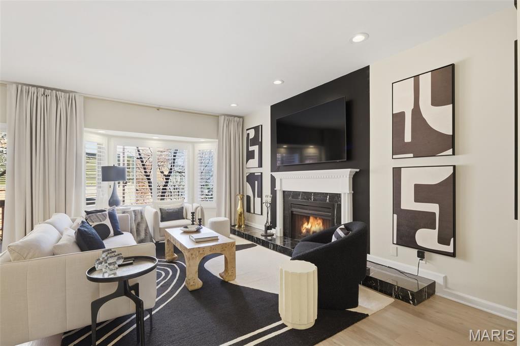 4454 Lindell Boulevard Unit: 27