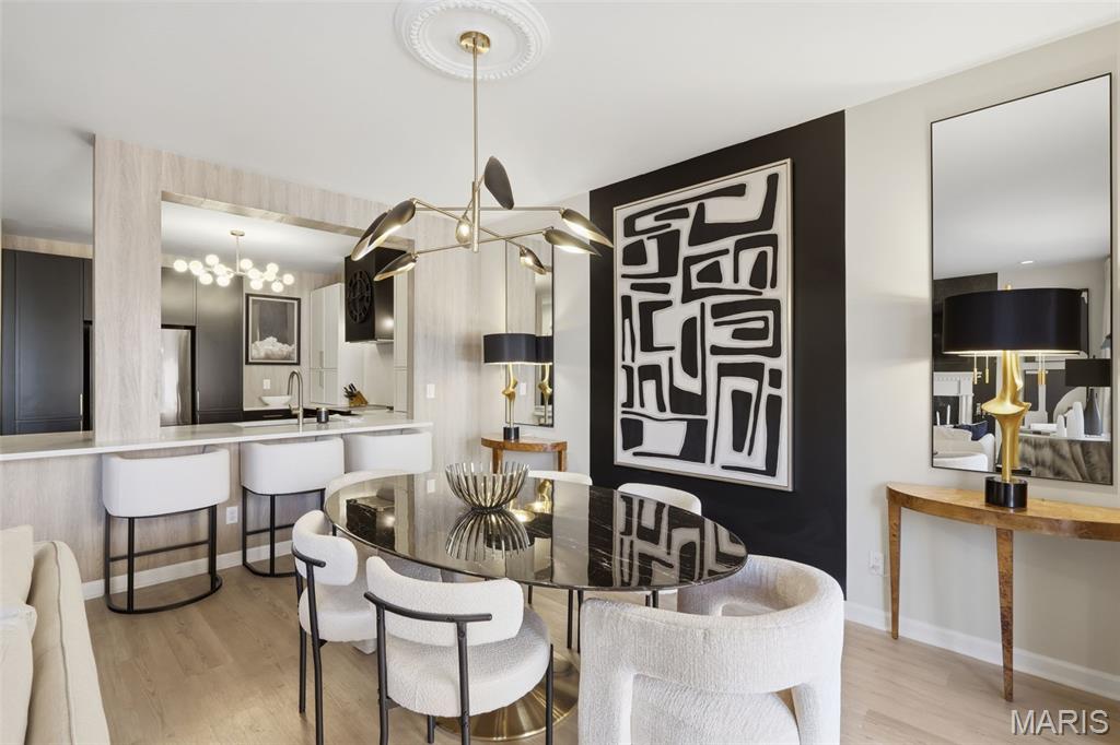 4454 Lindell Boulevard Unit: 27