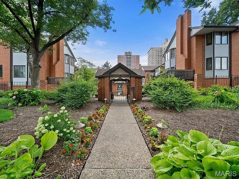 4454 Lindell Boulevard Unit: 27