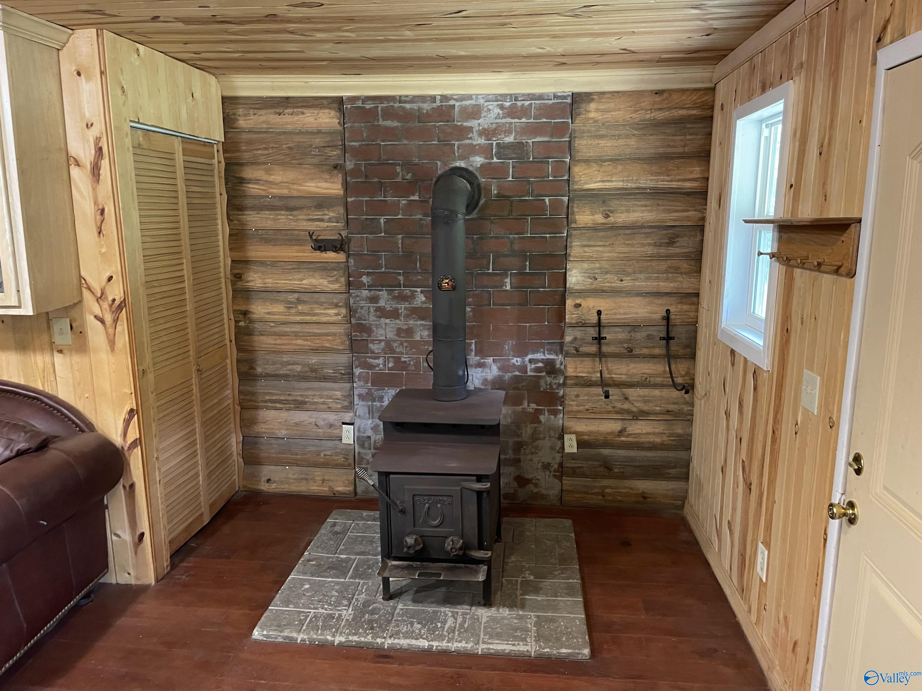 1890 County Road 751