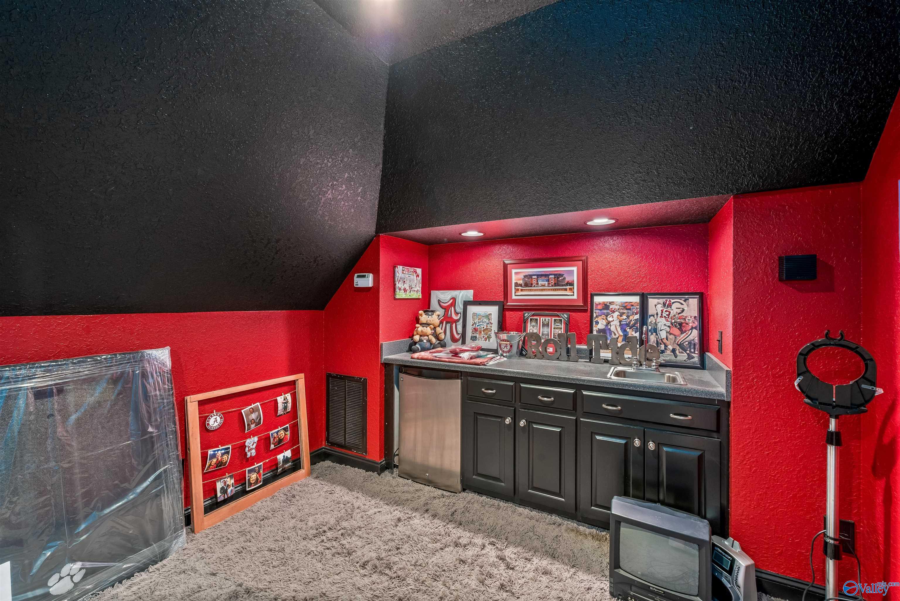 6900 Portobello Road NW