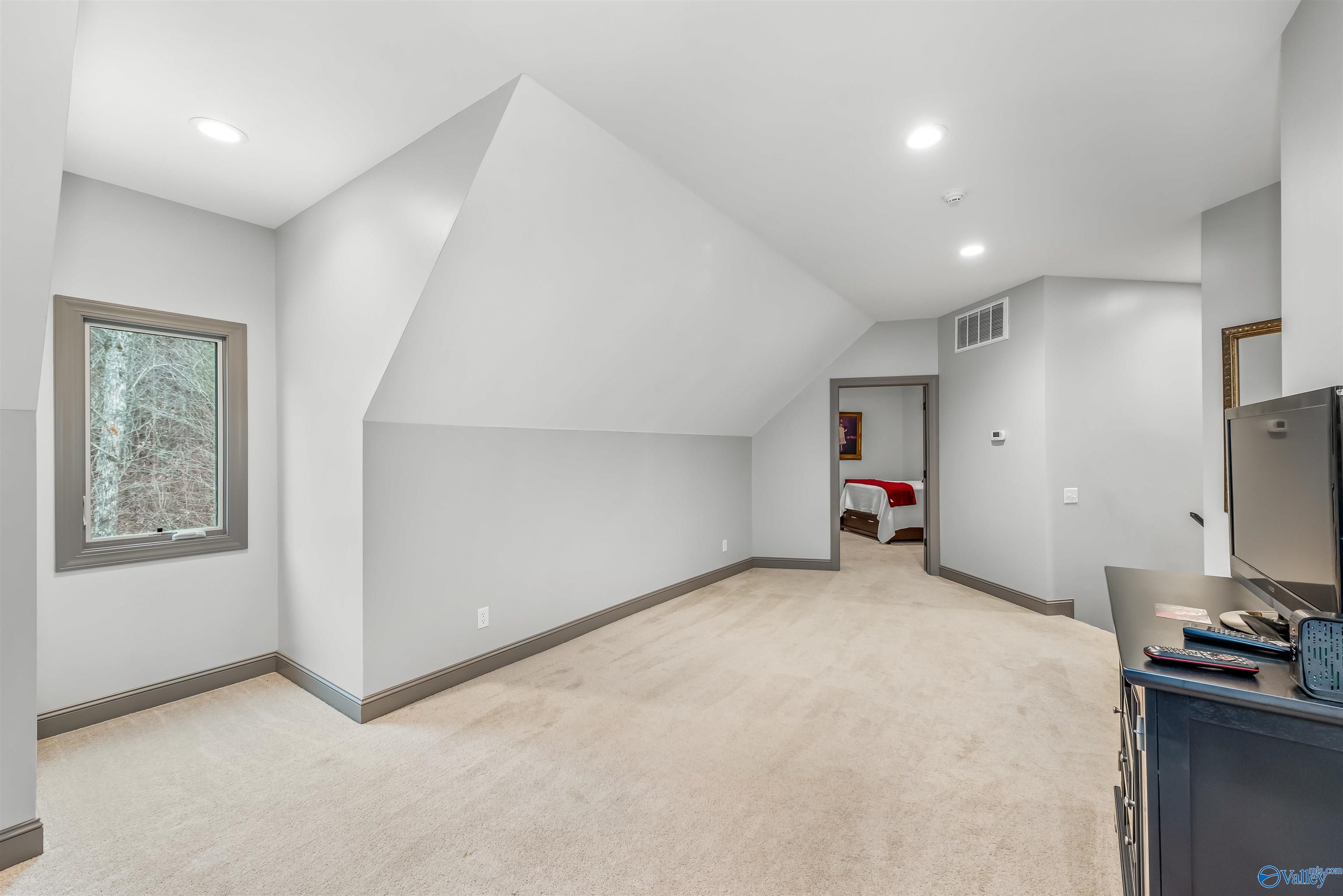 801 Lakewood Drive NW