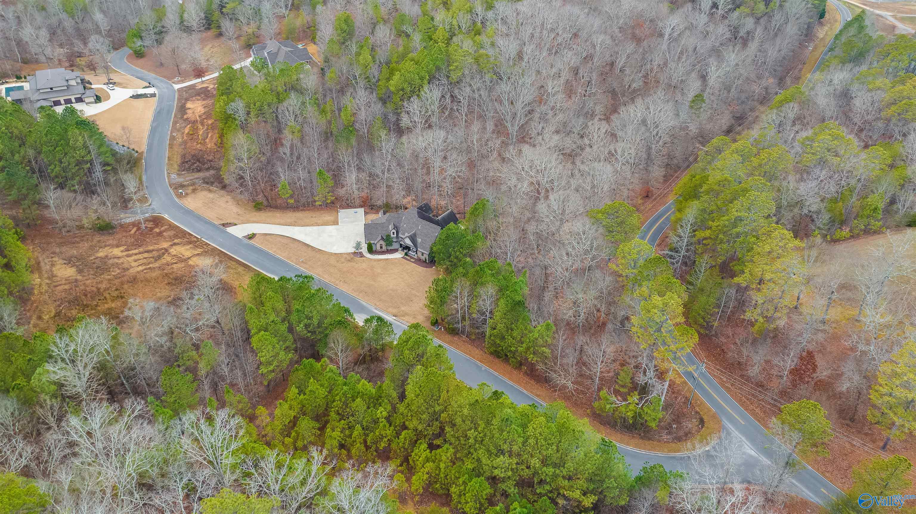 801 Lakewood Drive NW
