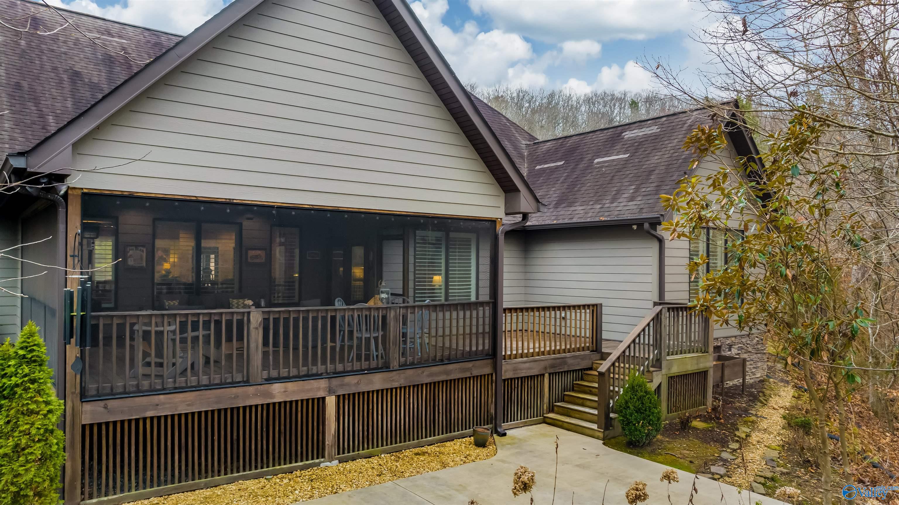 801 Lakewood Drive NW