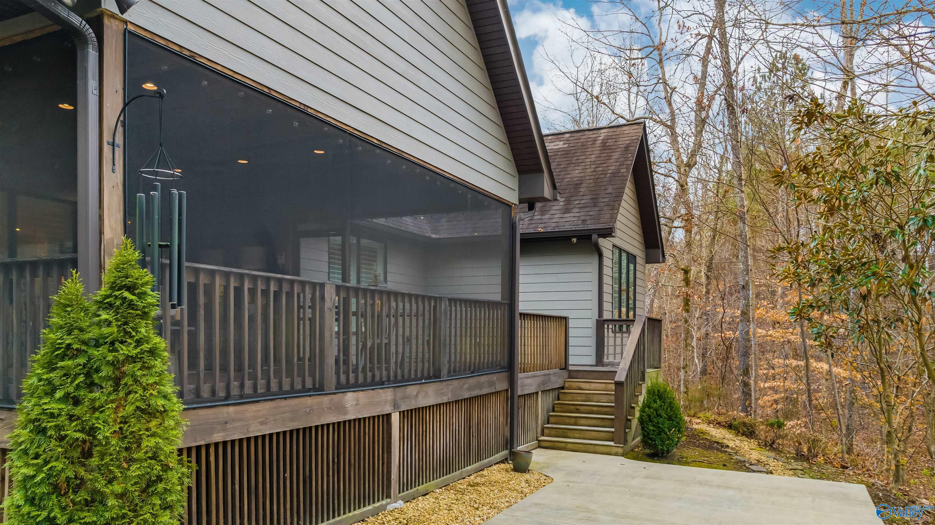 801 Lakewood Drive NW