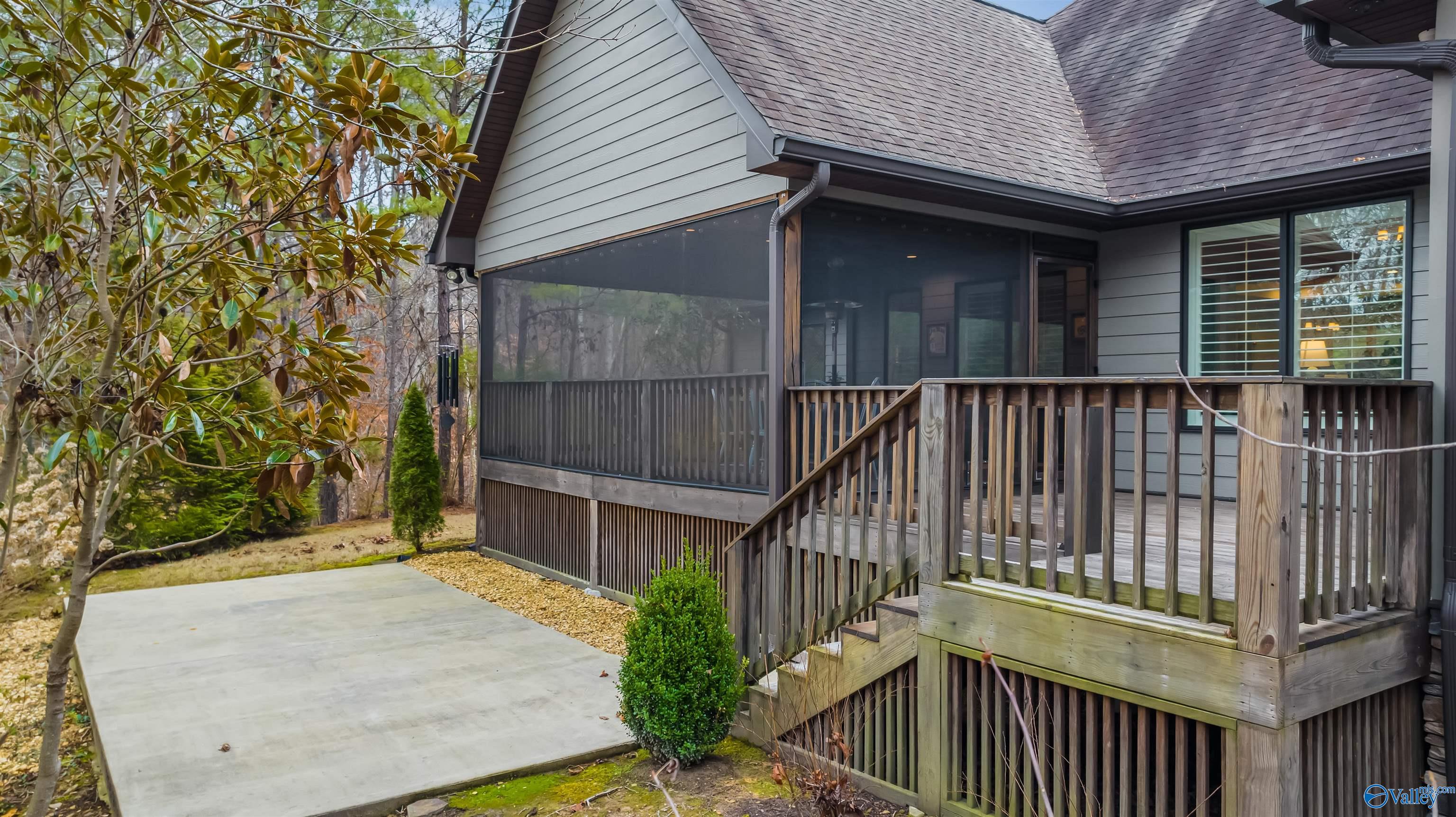 801 Lakewood Drive NW