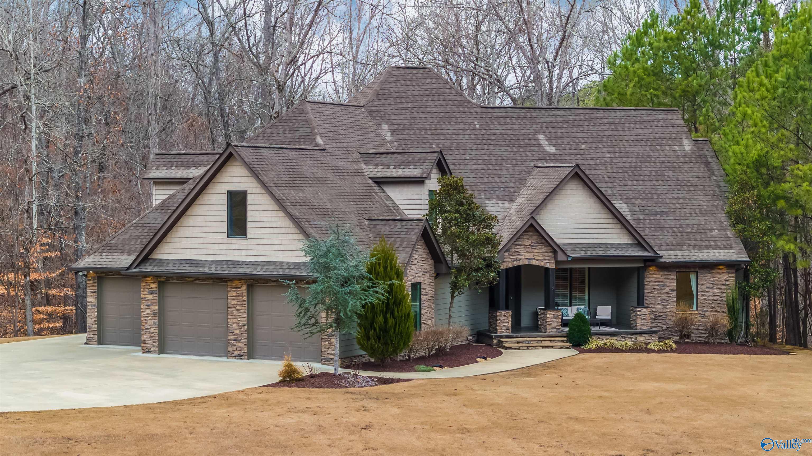 801 Lakewood Drive NW