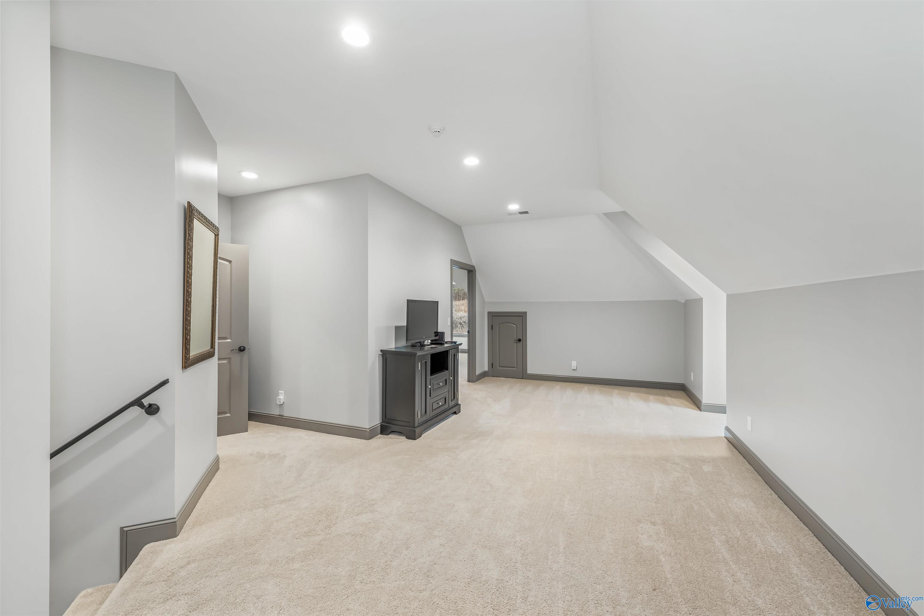 801 Lakewood Drive NW
