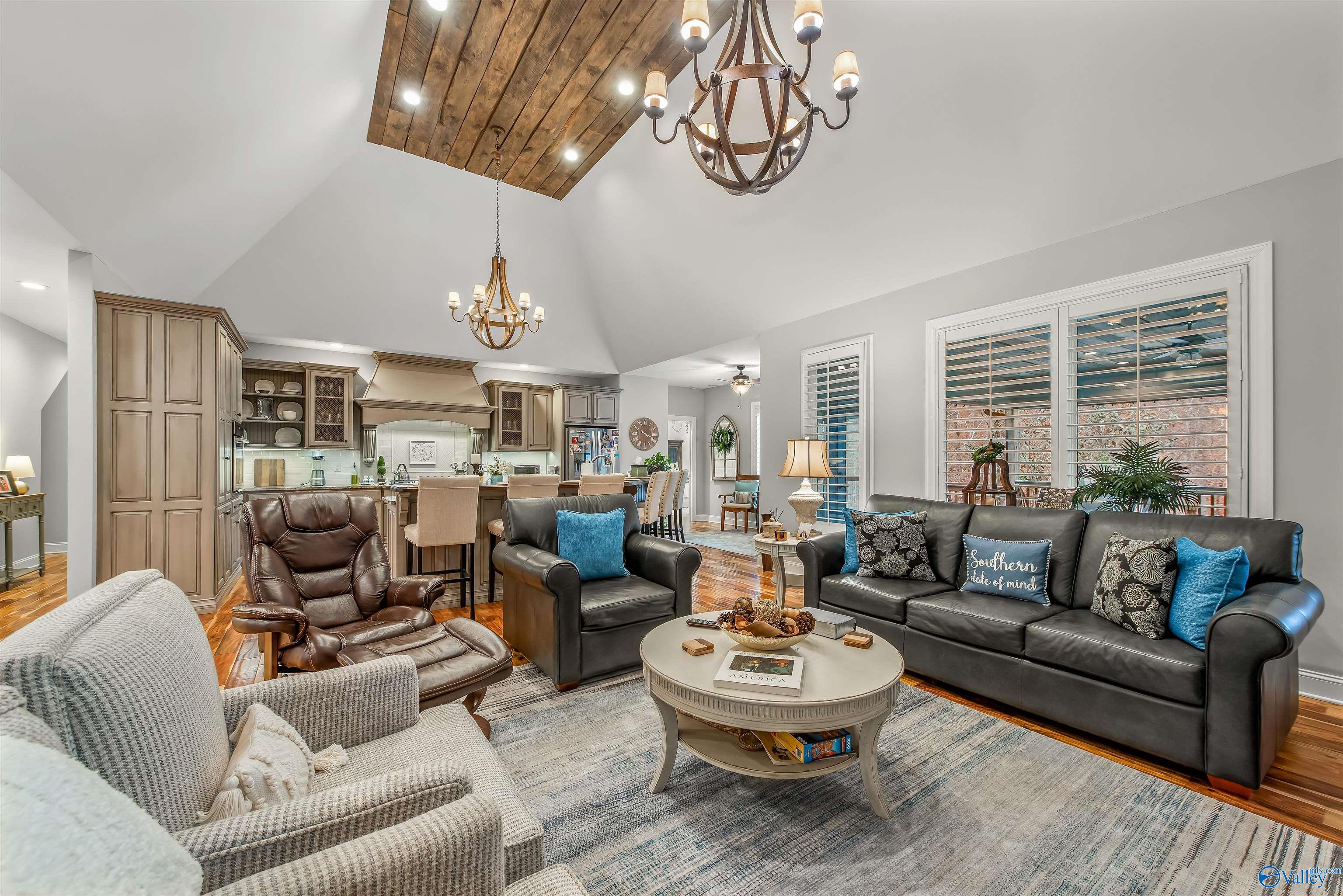 801 Lakewood Drive NW