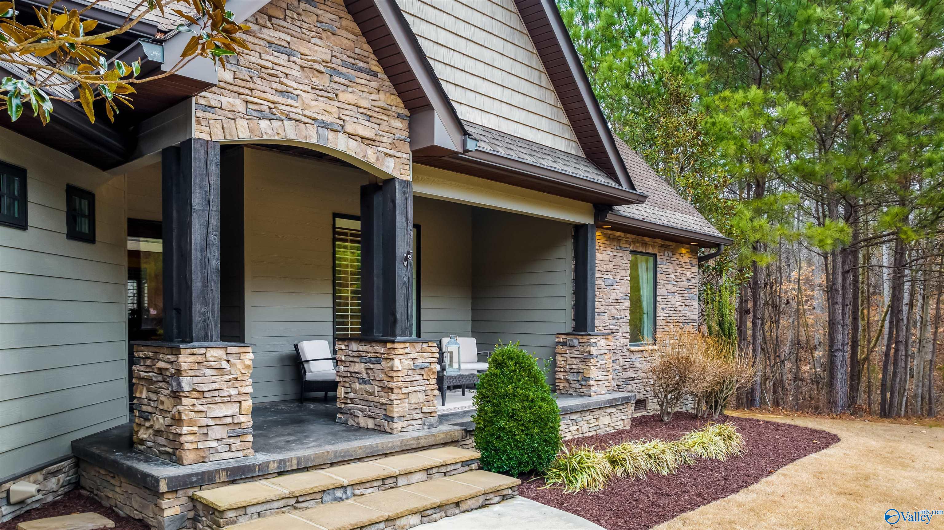 801 Lakewood Drive NW