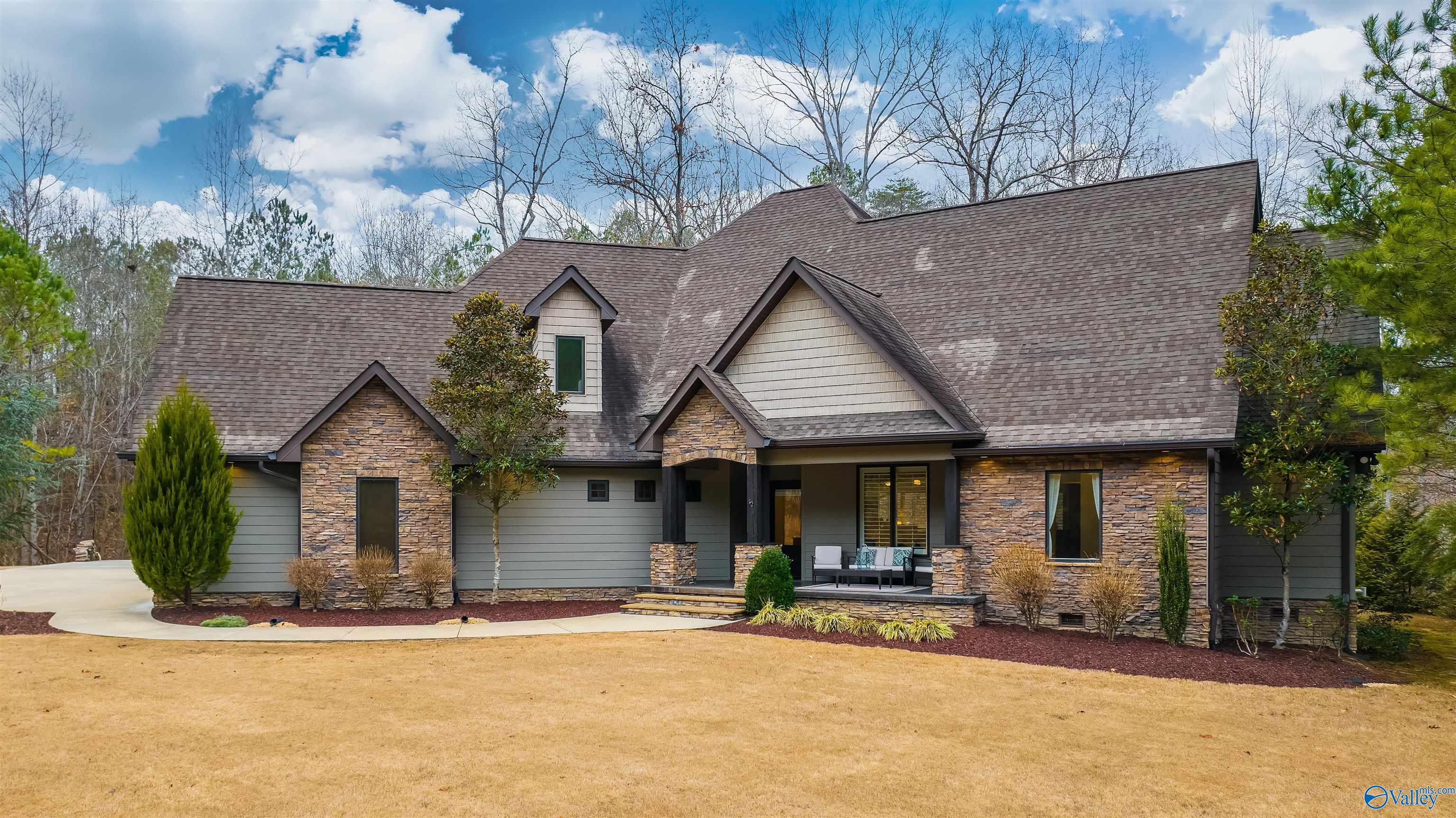 801 Lakewood Drive NW