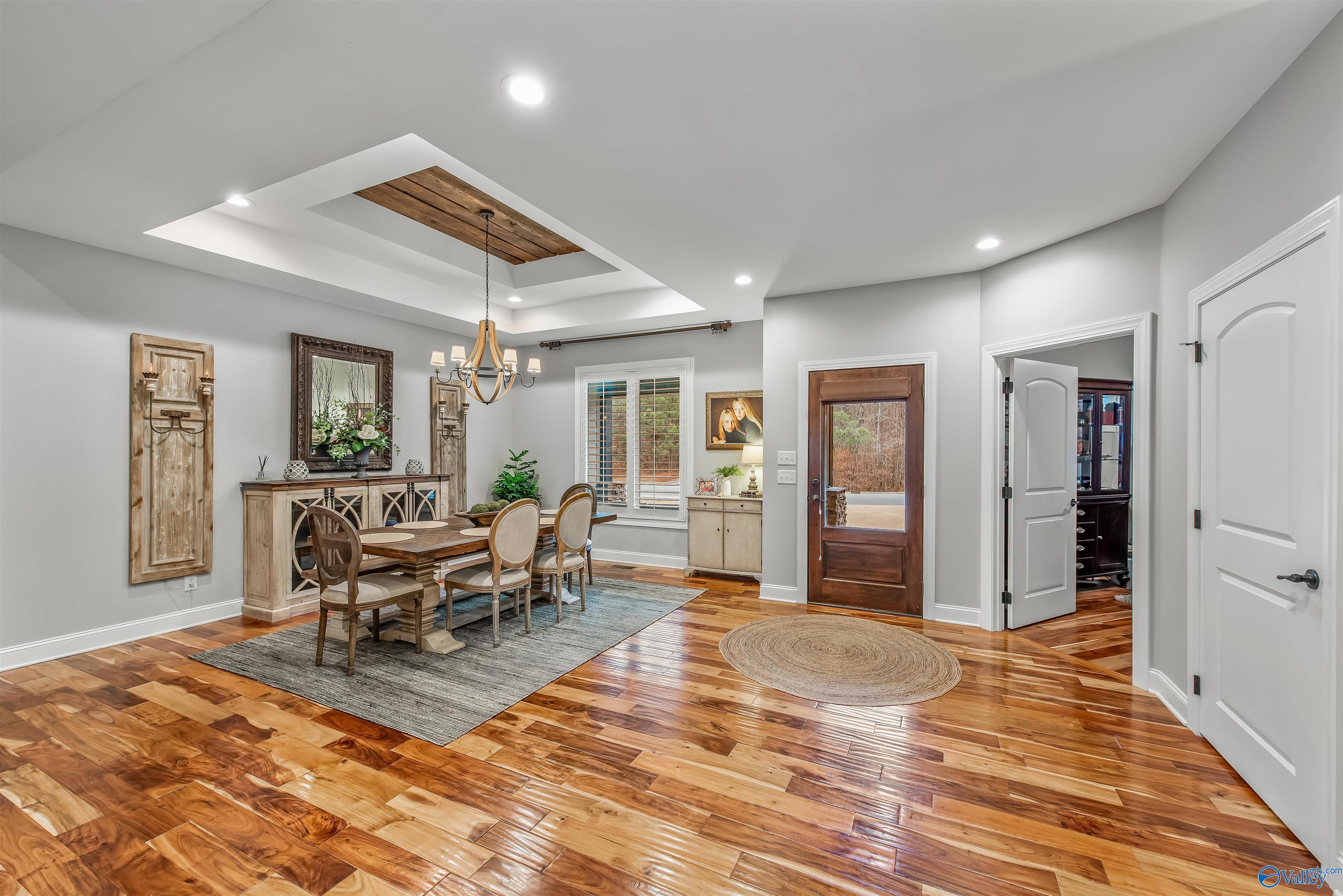 801 Lakewood Drive NW