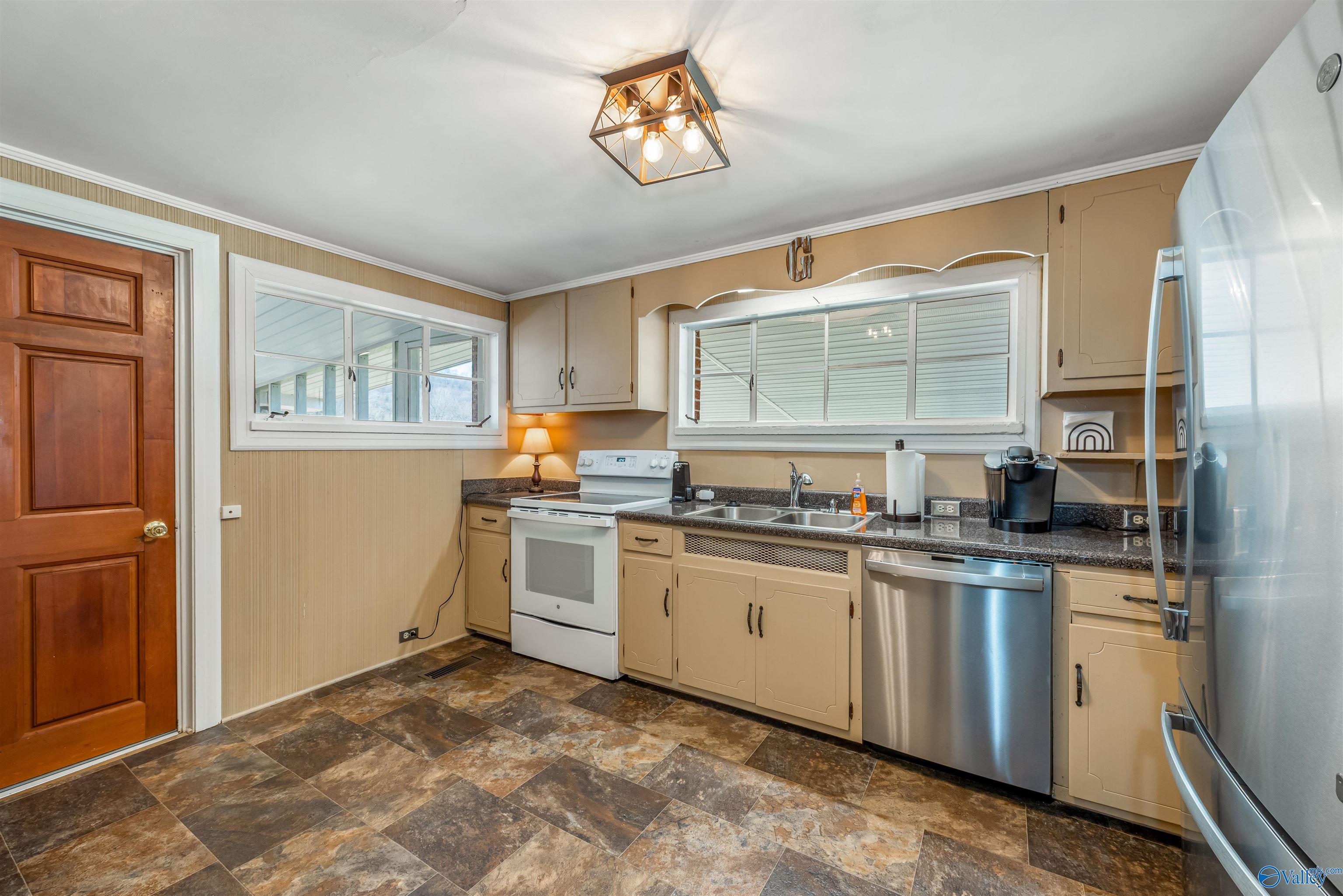 1431 County Road 835