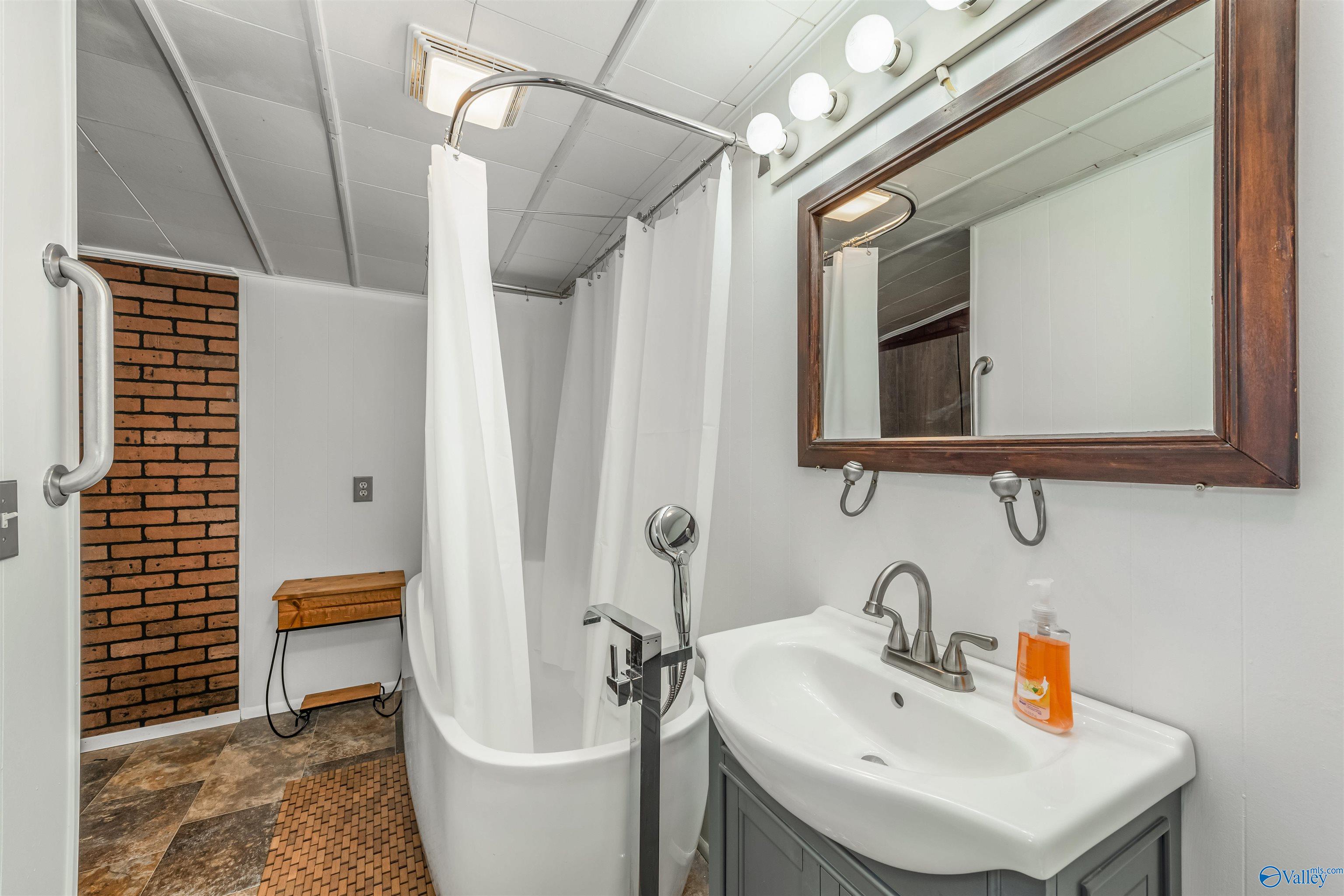 1431 County Road 835