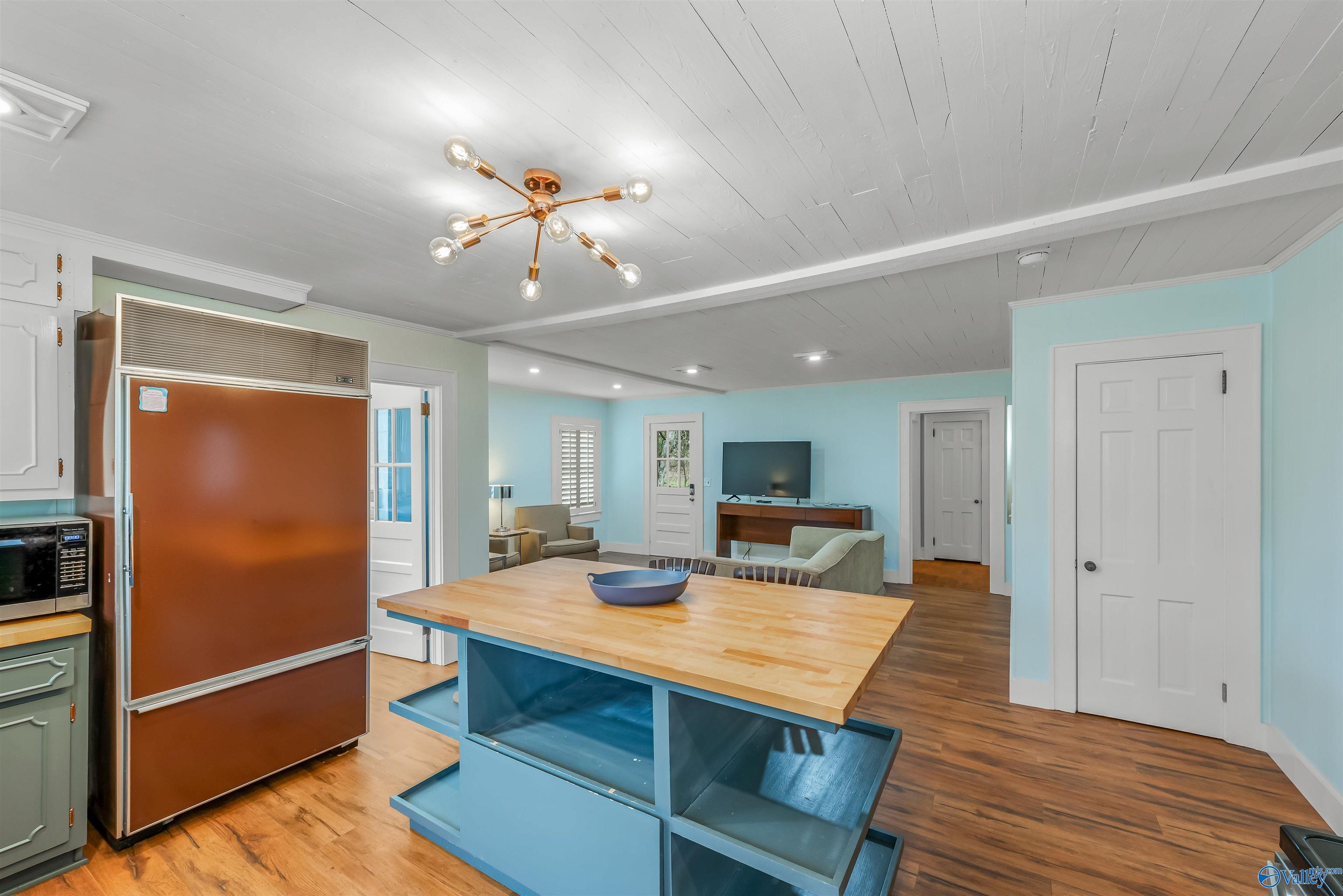 300 16th Street NW