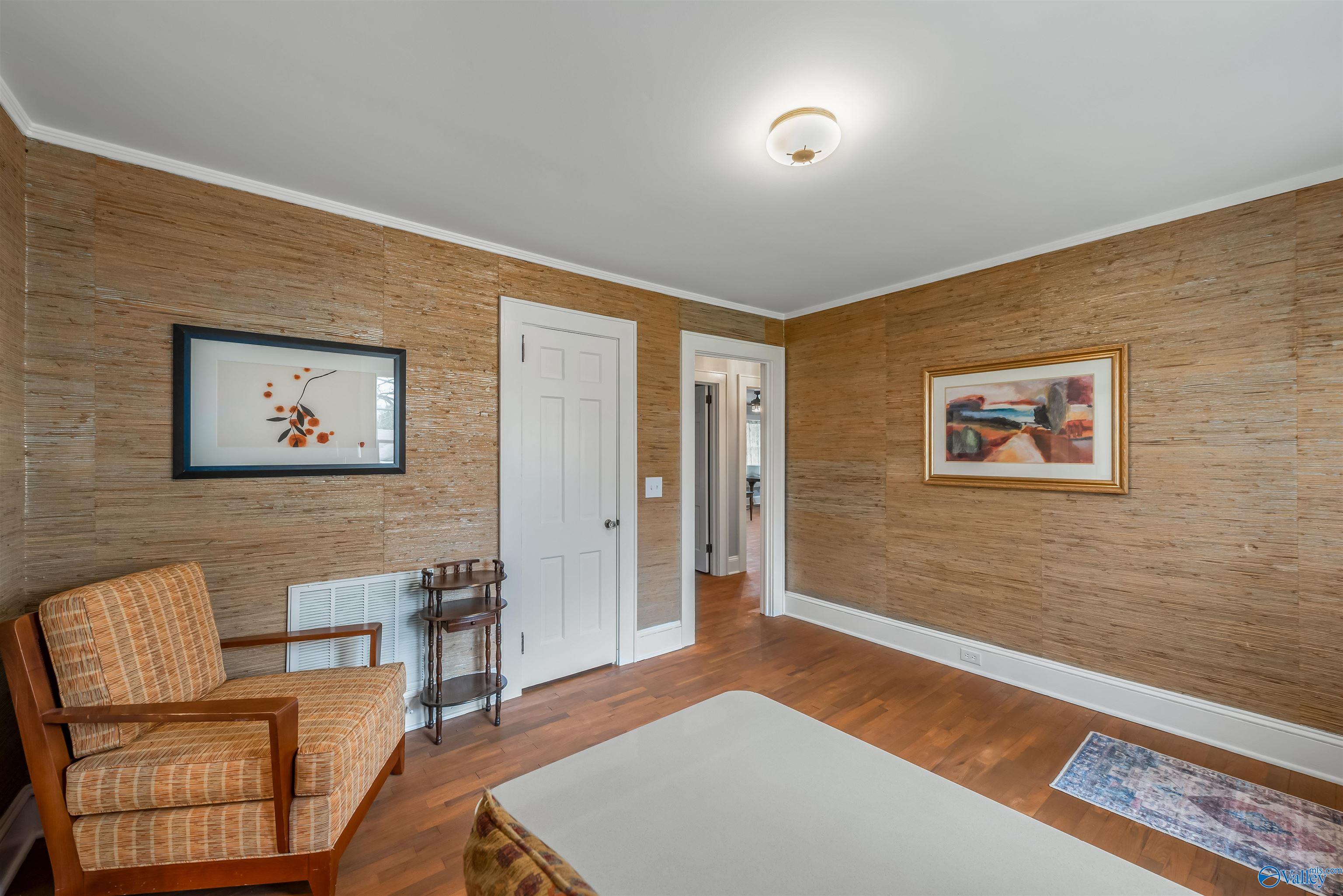 300 16th Street NW