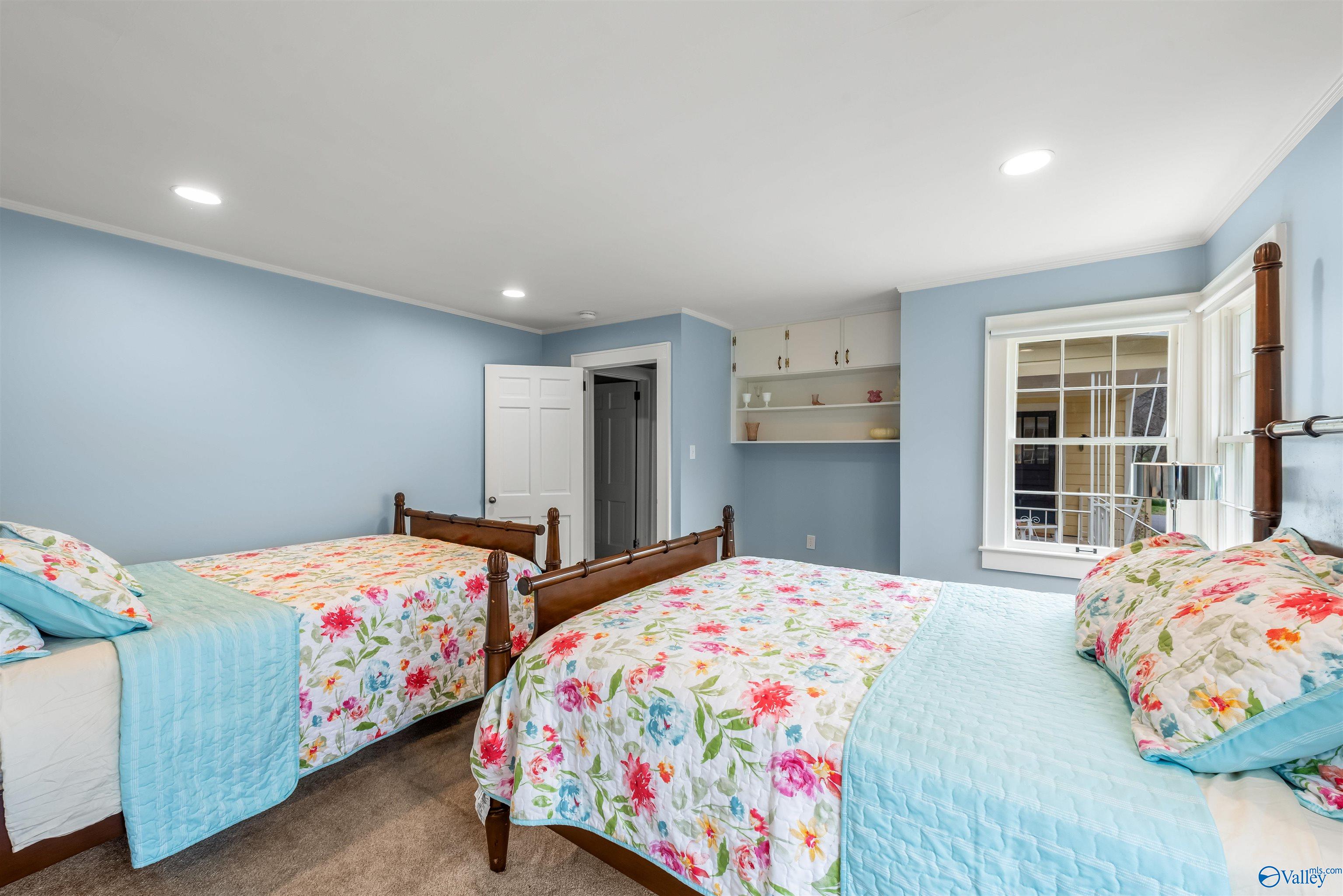 300 16th Street NW