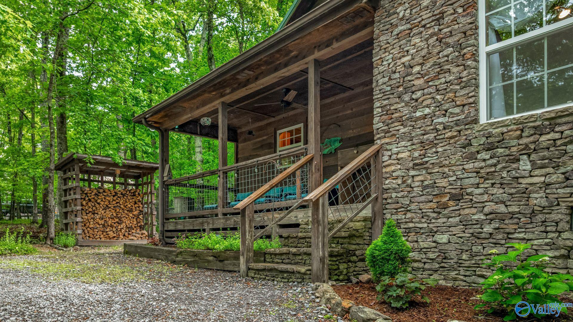 611 Cove Road