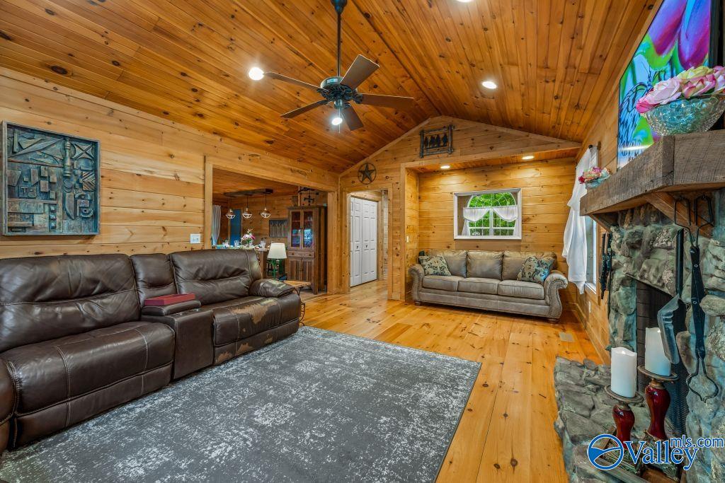 611 Cove Road