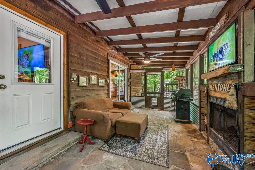 611 Cove Road