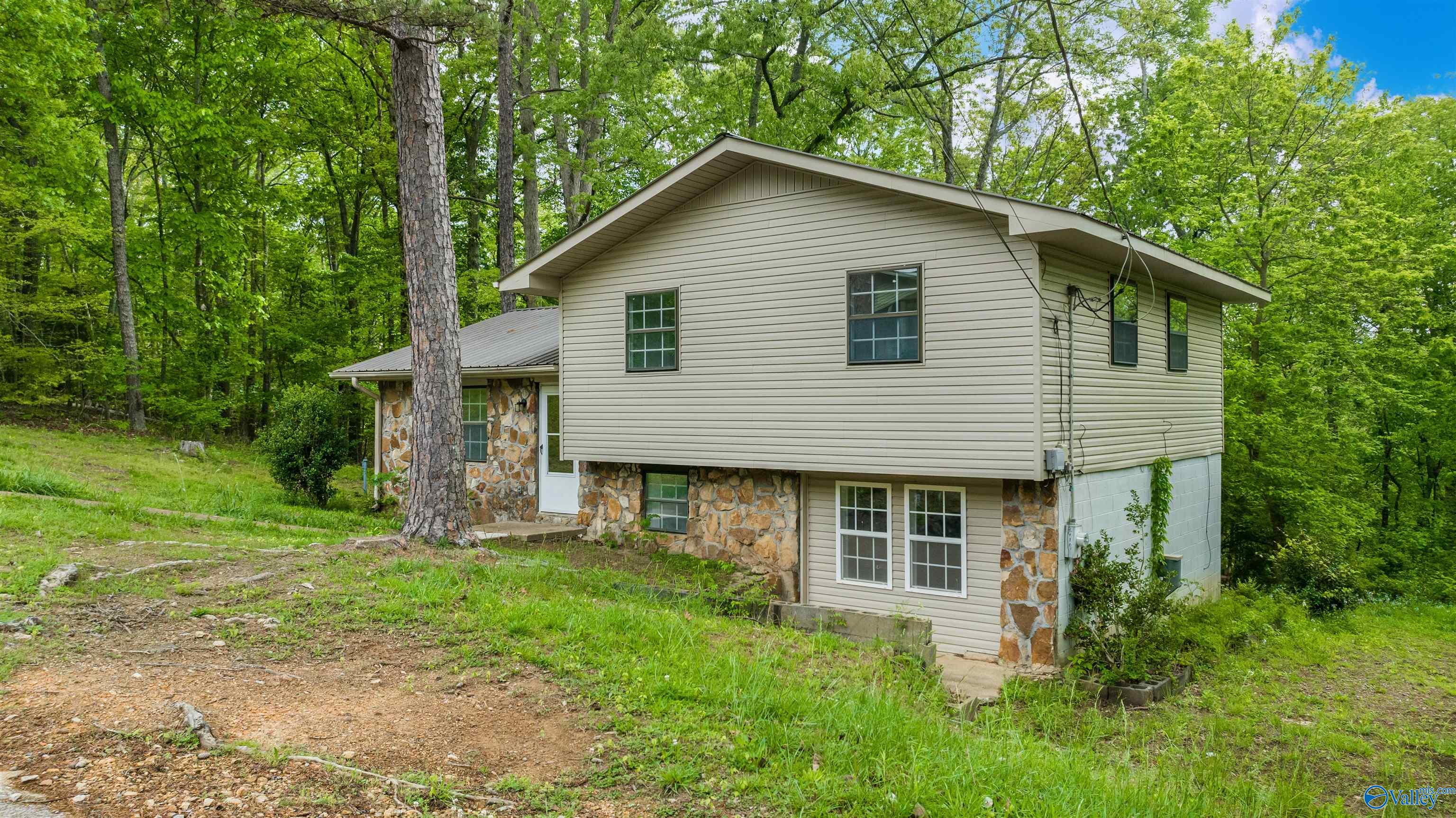 320 Horseshoe Circle SW