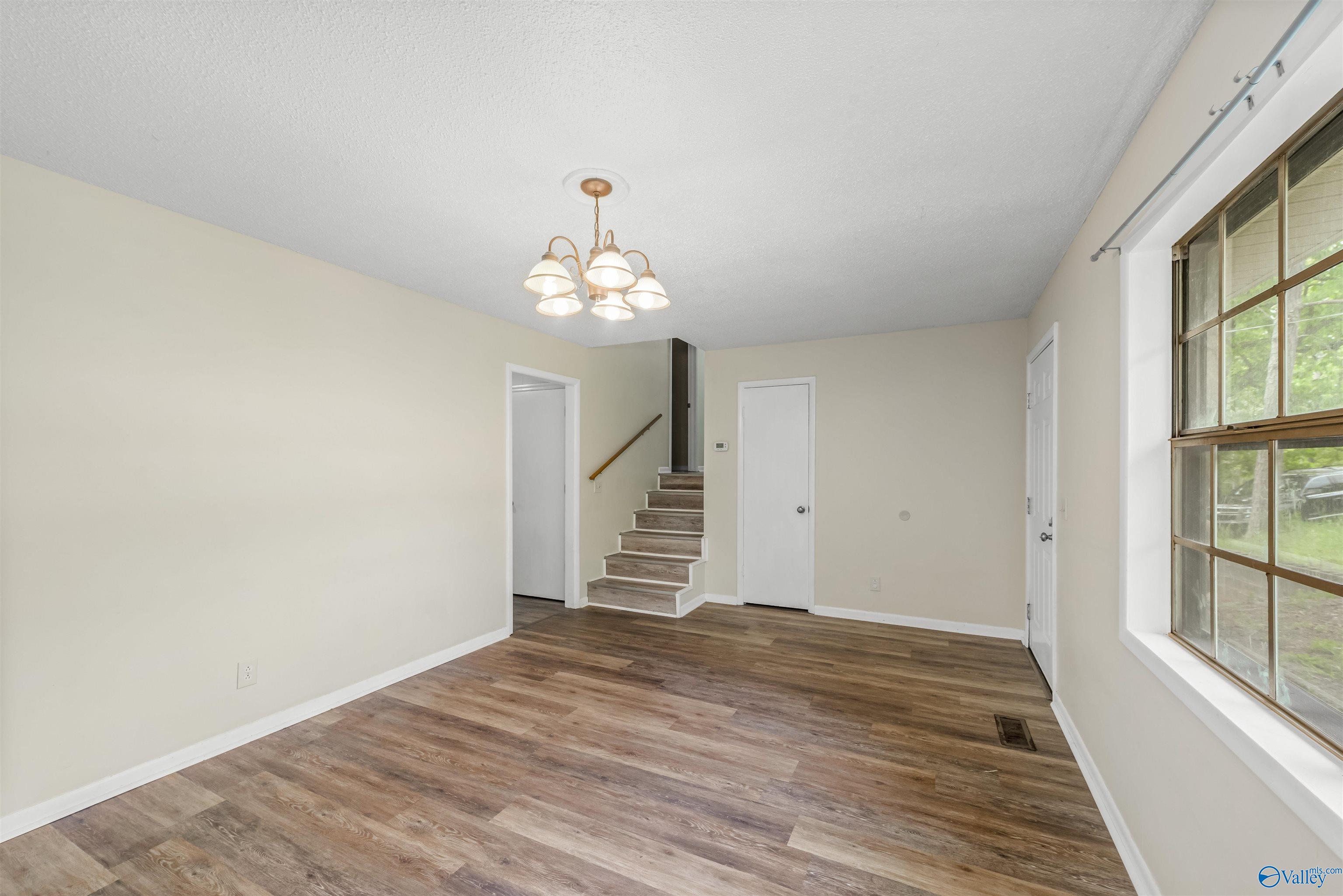 320 Horseshoe Circle SW