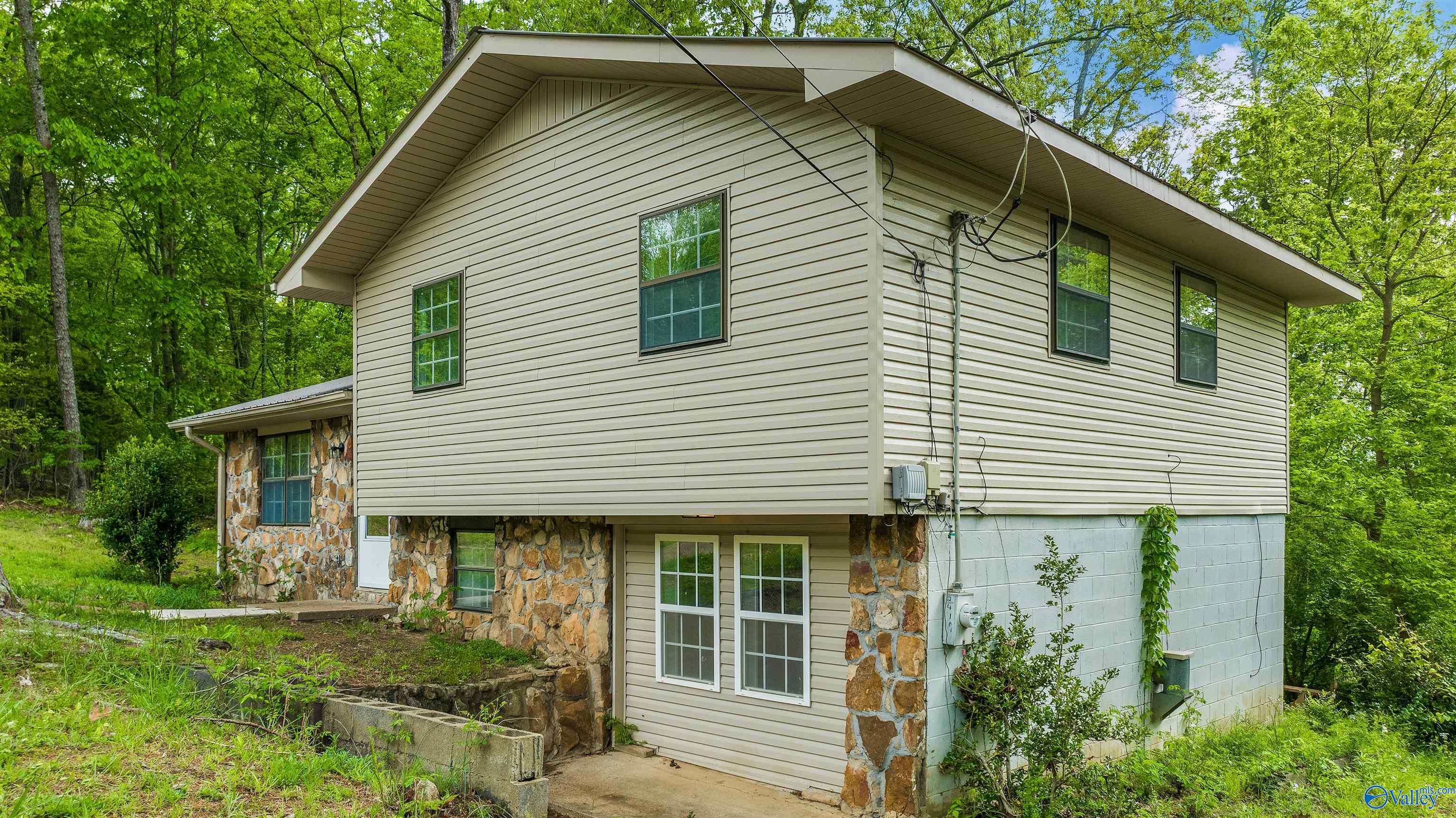 320 Horseshoe Circle SW