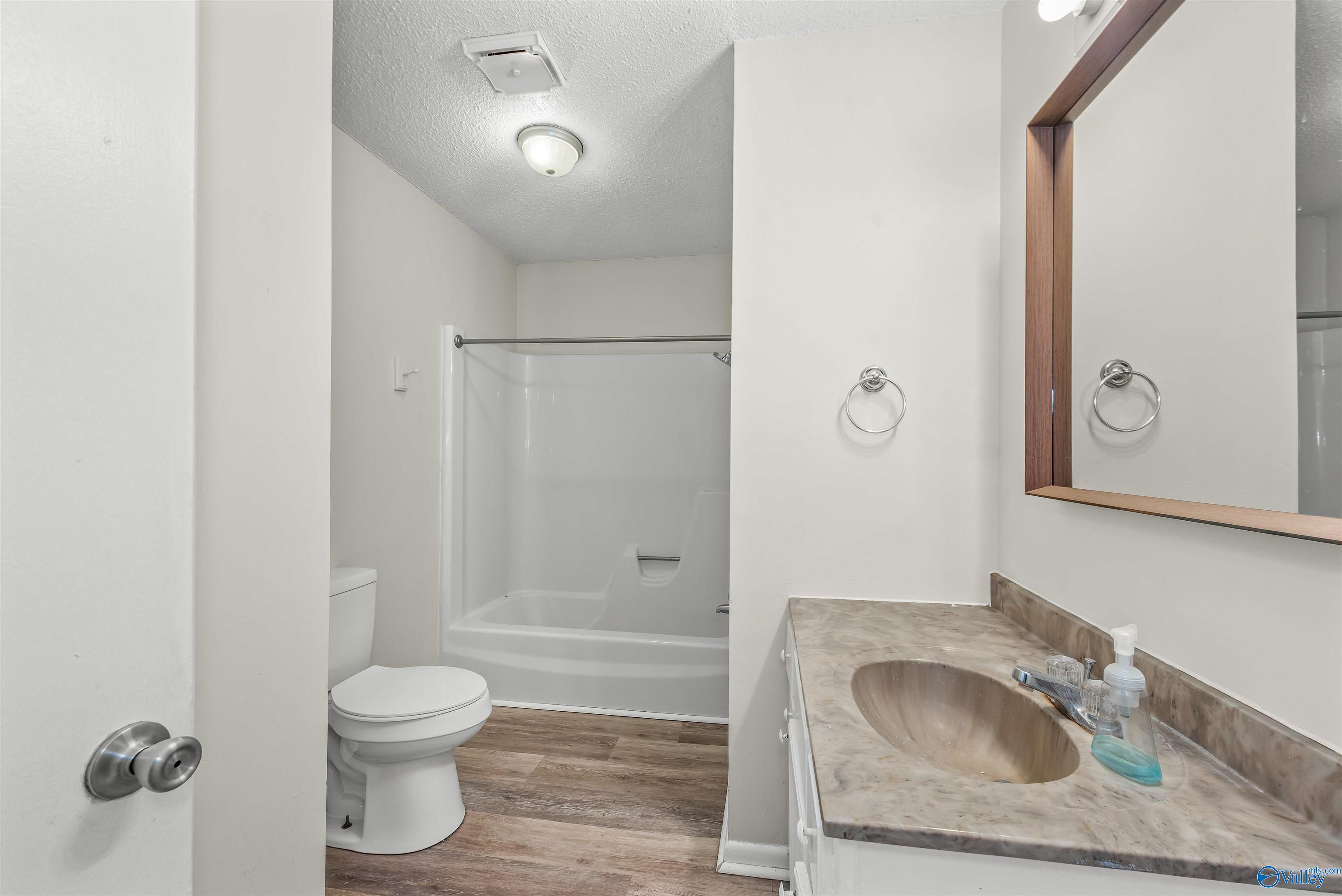 320 Horseshoe Circle SW