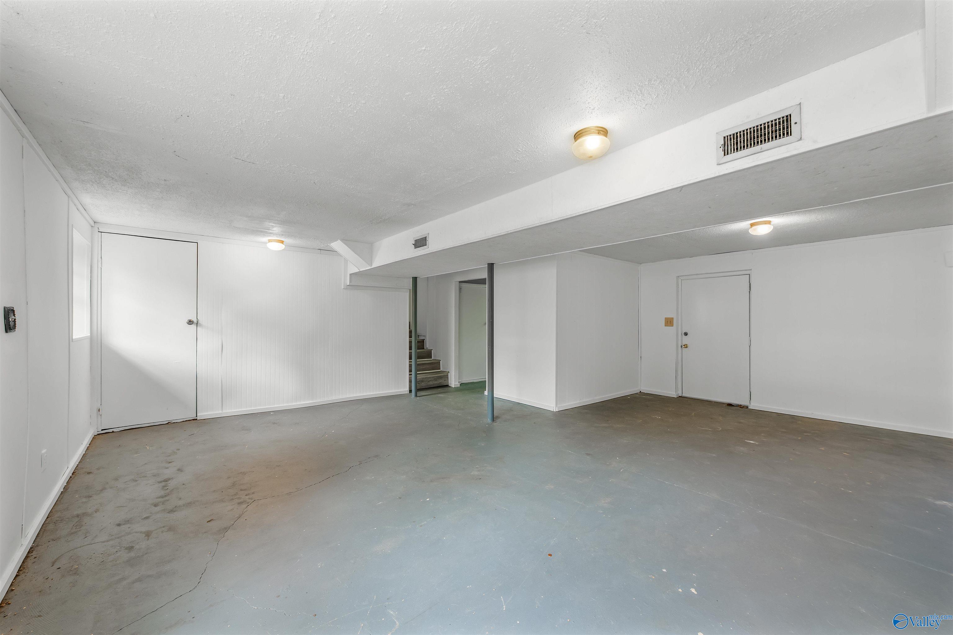 320 Horseshoe Circle SW