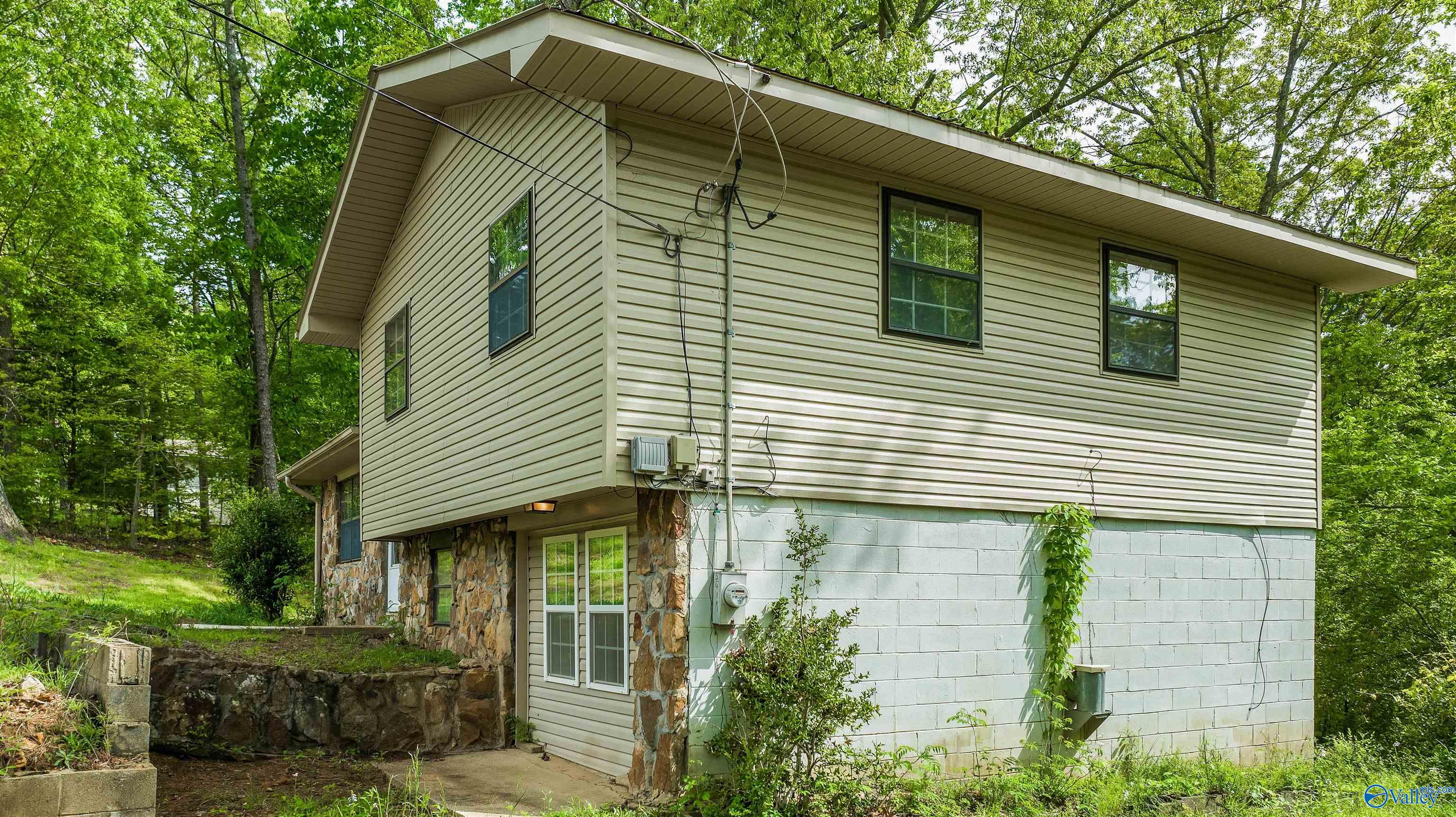 320 Horseshoe Circle SW