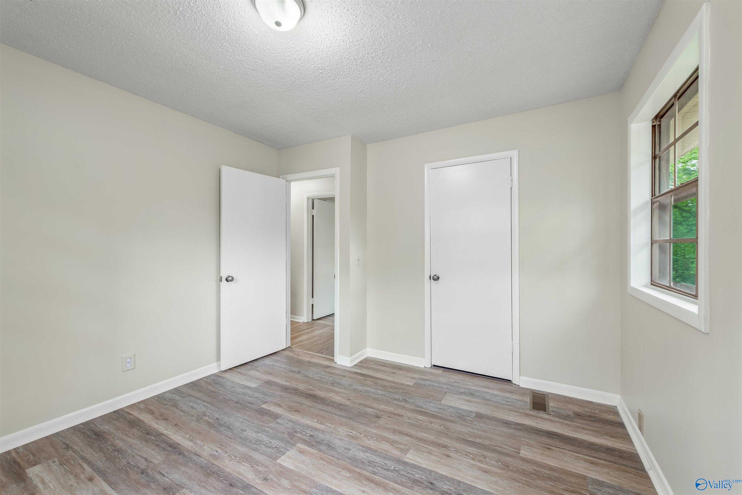 320 Horseshoe Circle SW