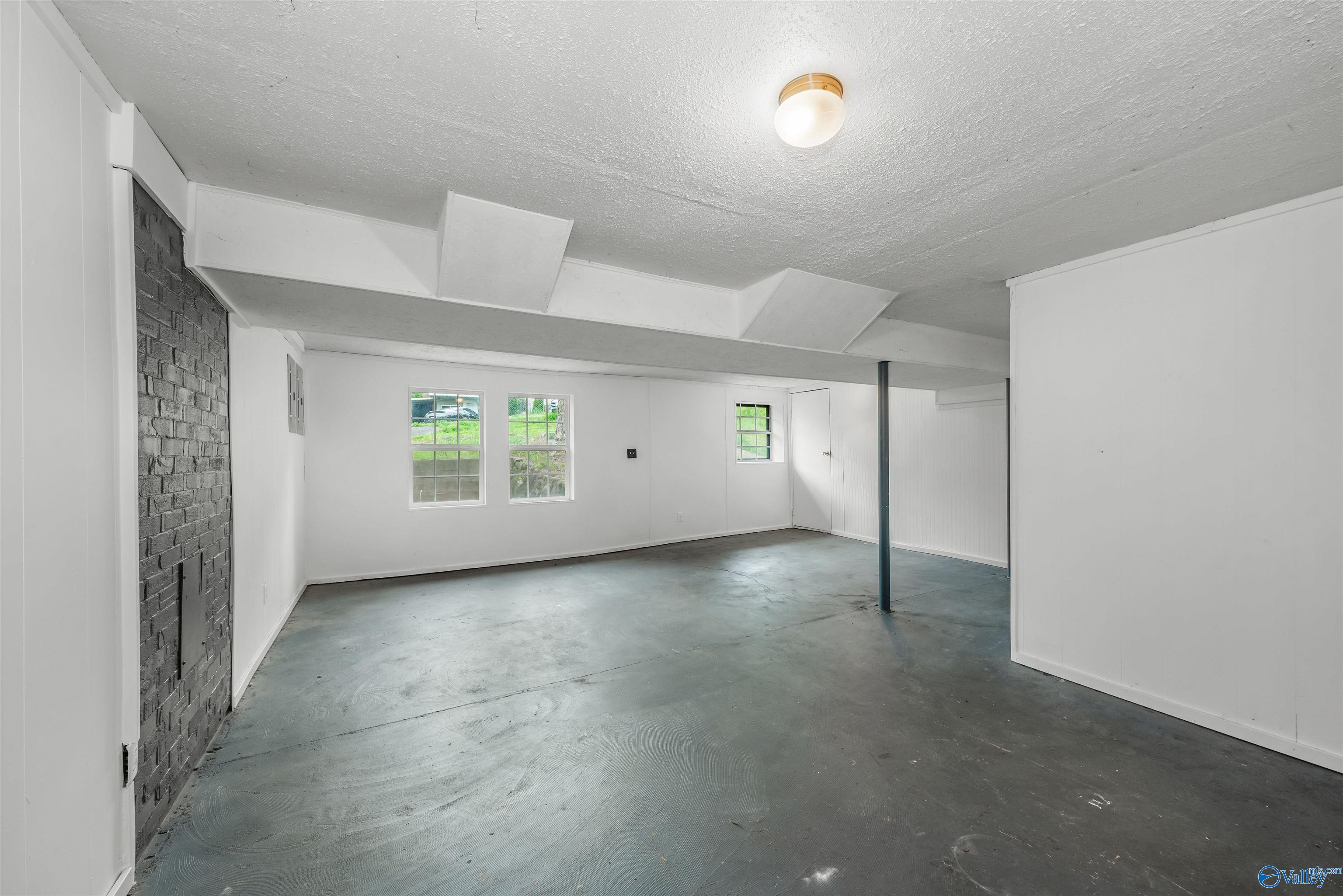 320 Horseshoe Circle SW
