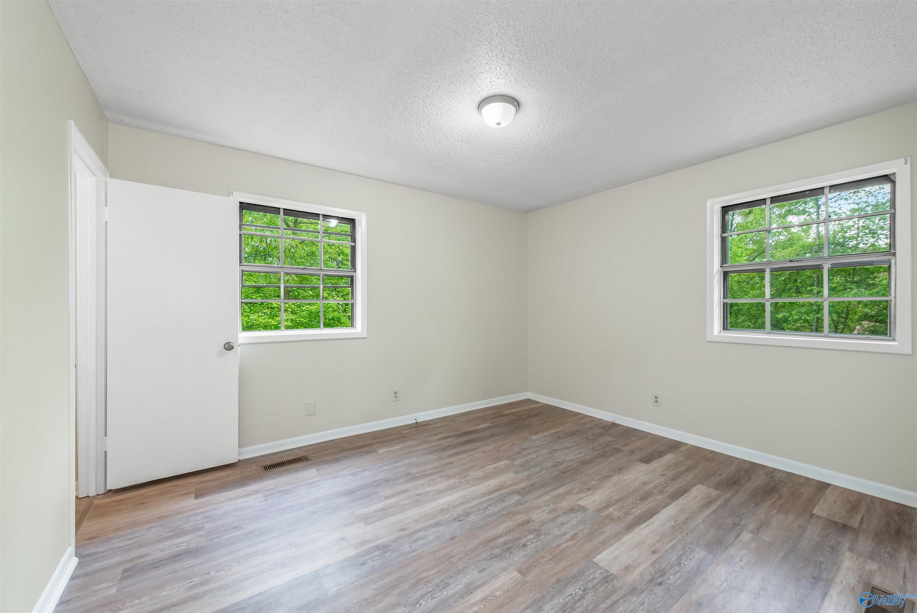 320 Horseshoe Circle SW