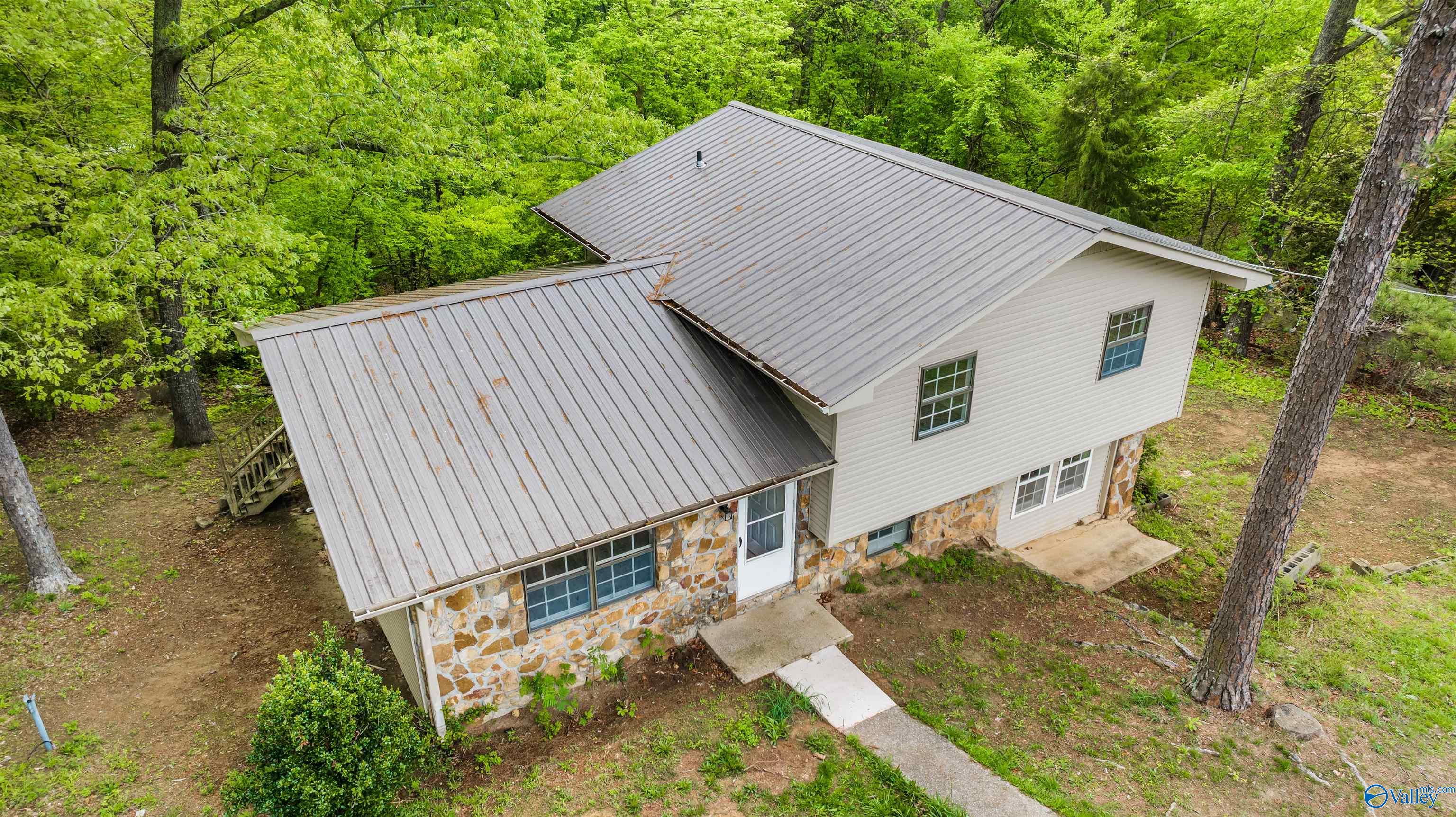 320 Horseshoe Circle SW