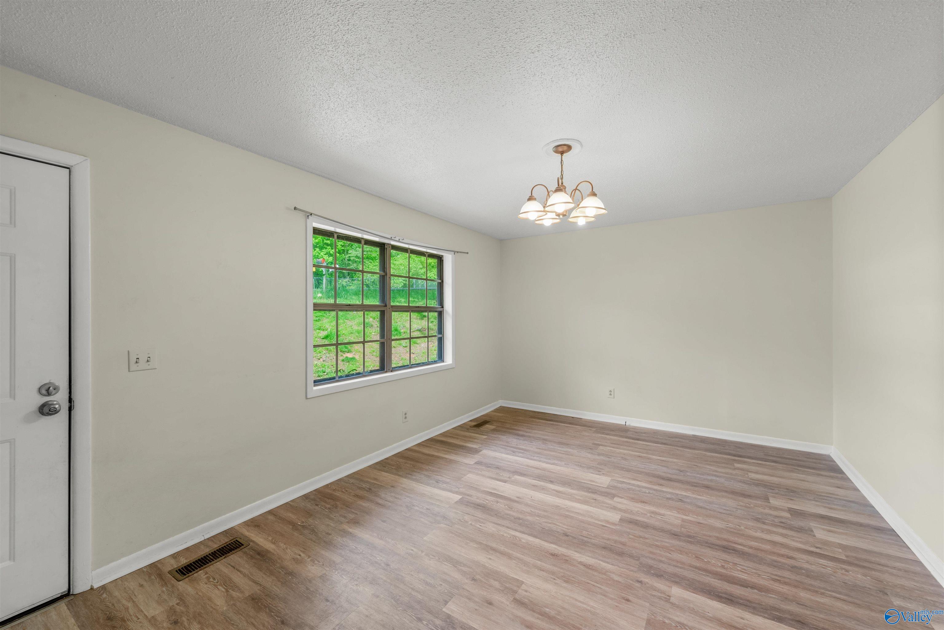 320 Horseshoe Circle SW
