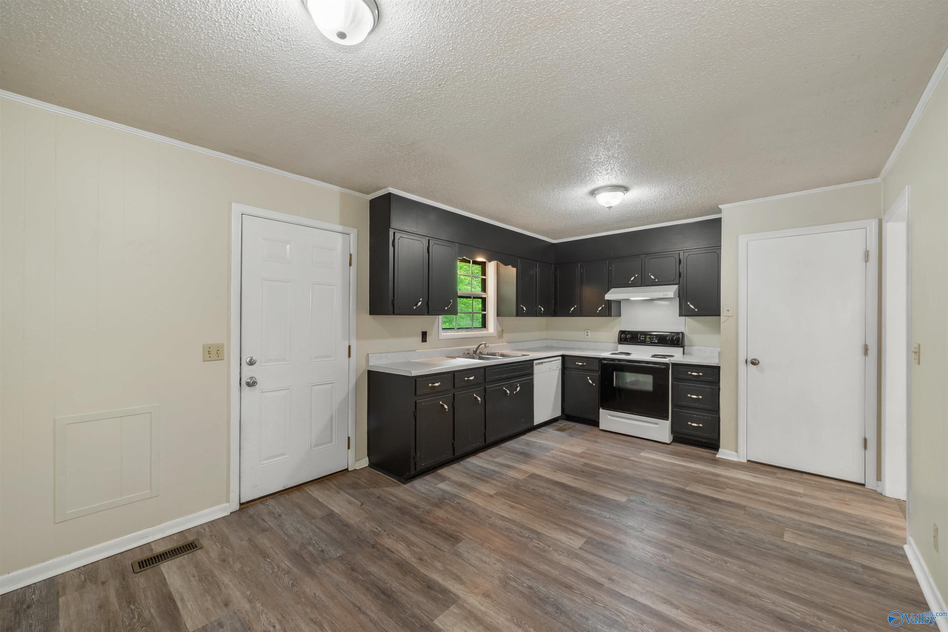 320 Horseshoe Circle SW
