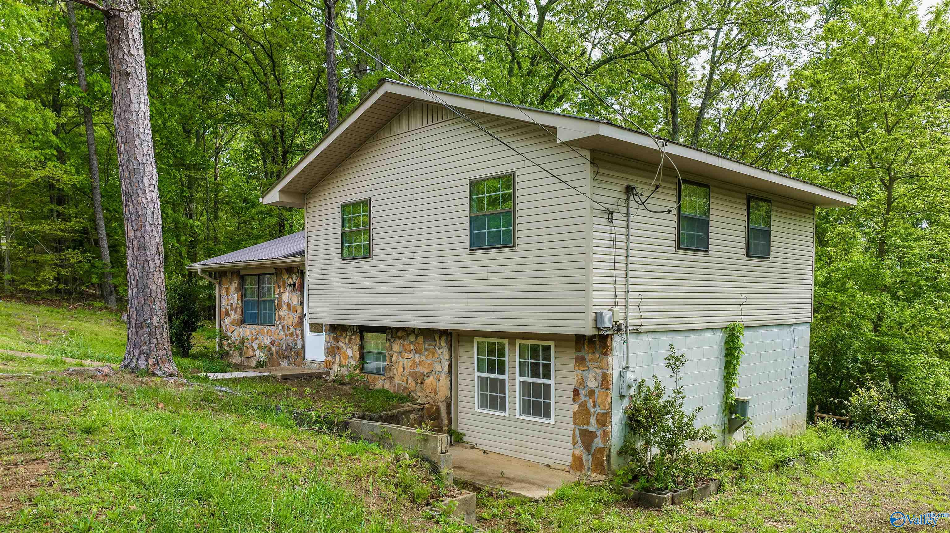 320 Horseshoe Circle SW