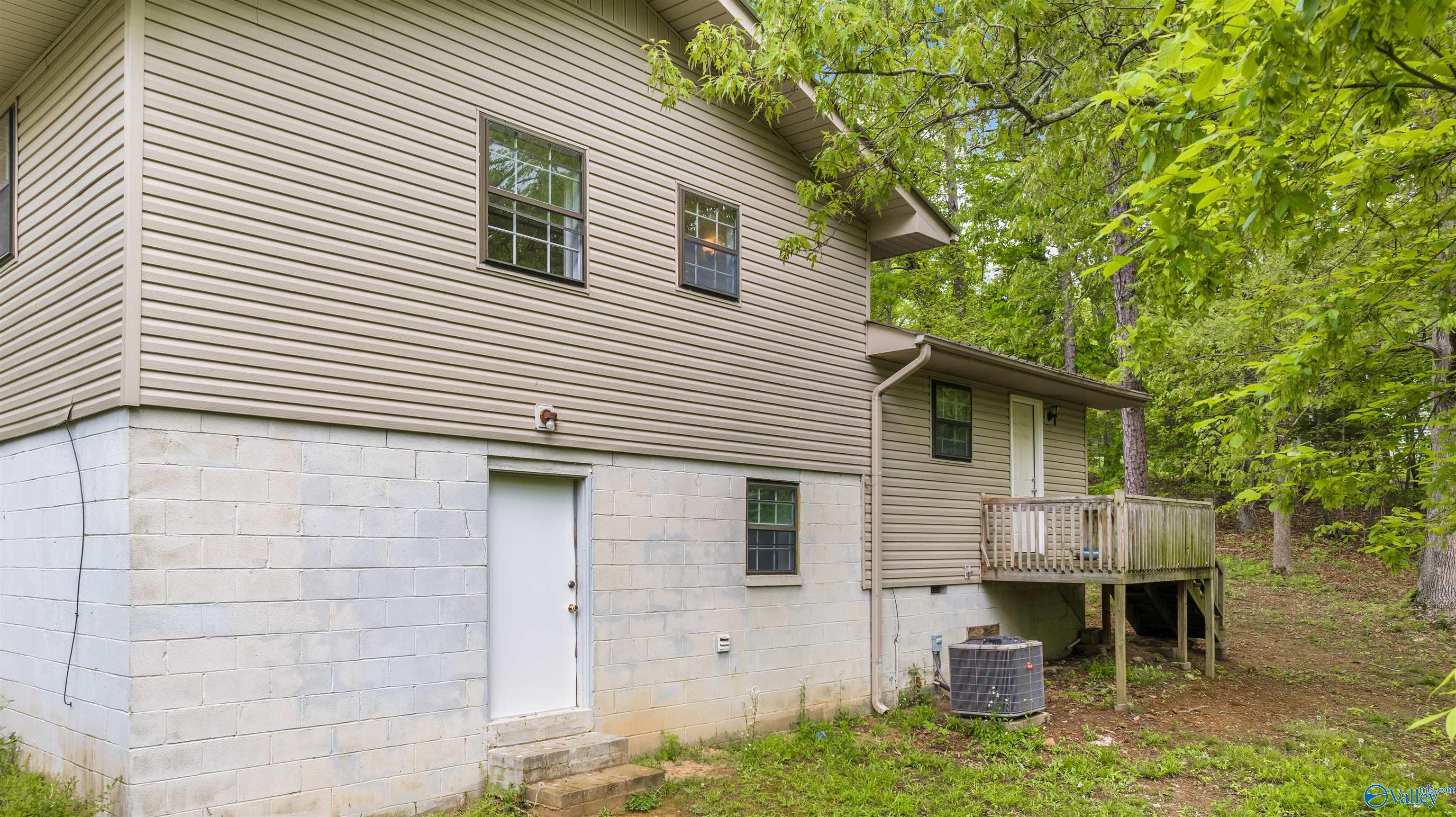 320 Horseshoe Circle SW