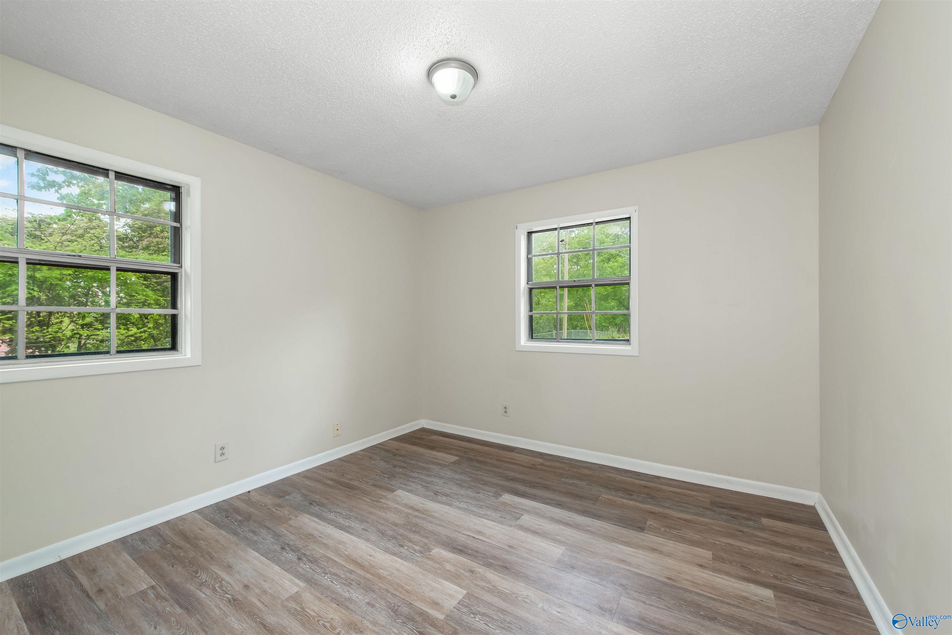 320 Horseshoe Circle SW