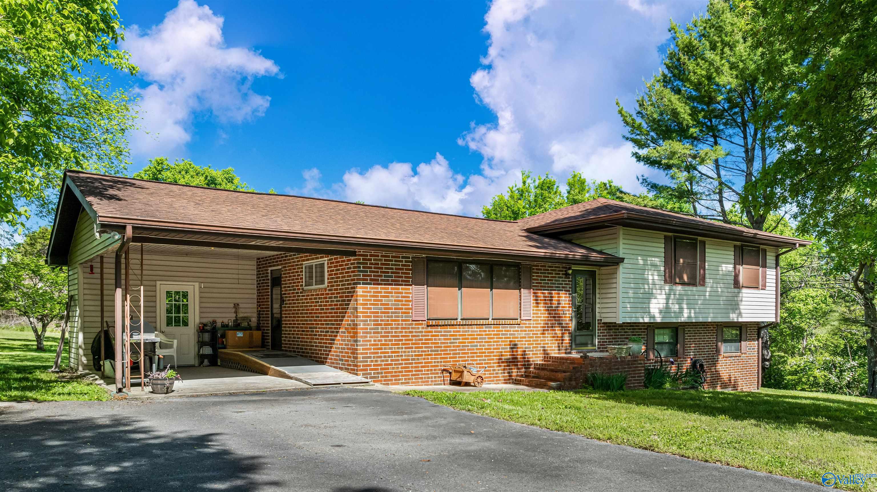 604 Murdock Road NE