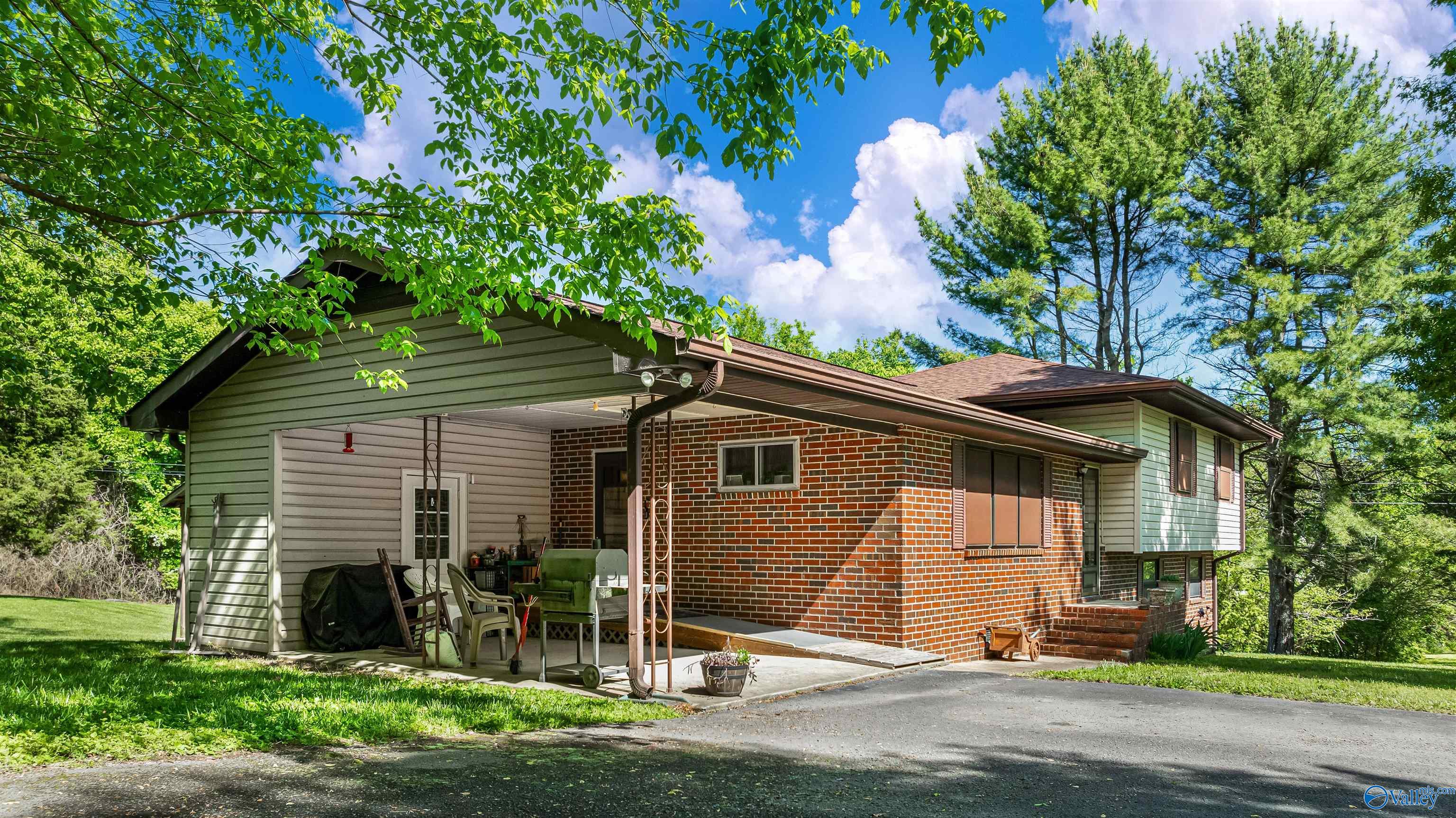 604 Murdock Road NE
