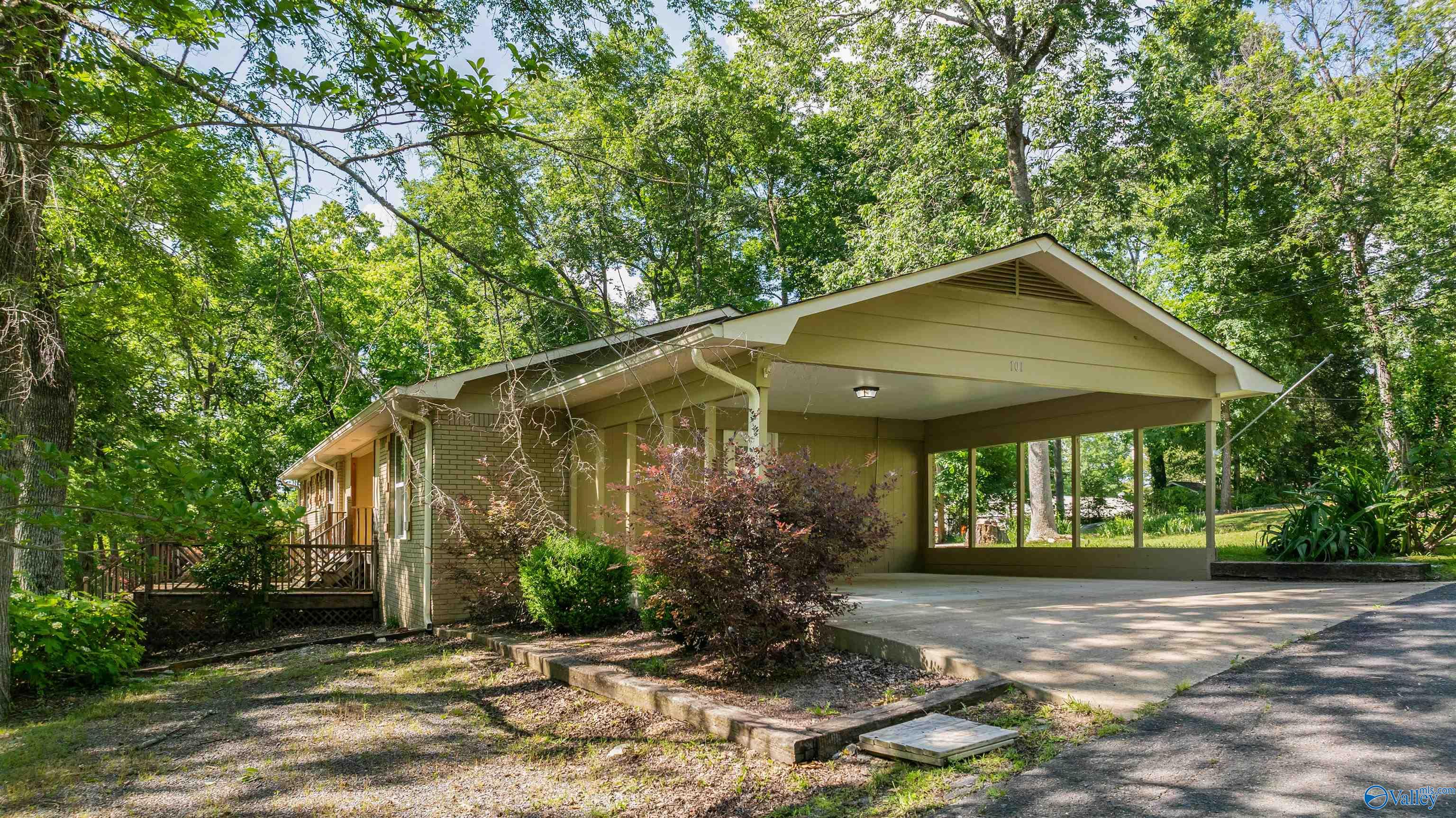 101 Dogwood Circle NW