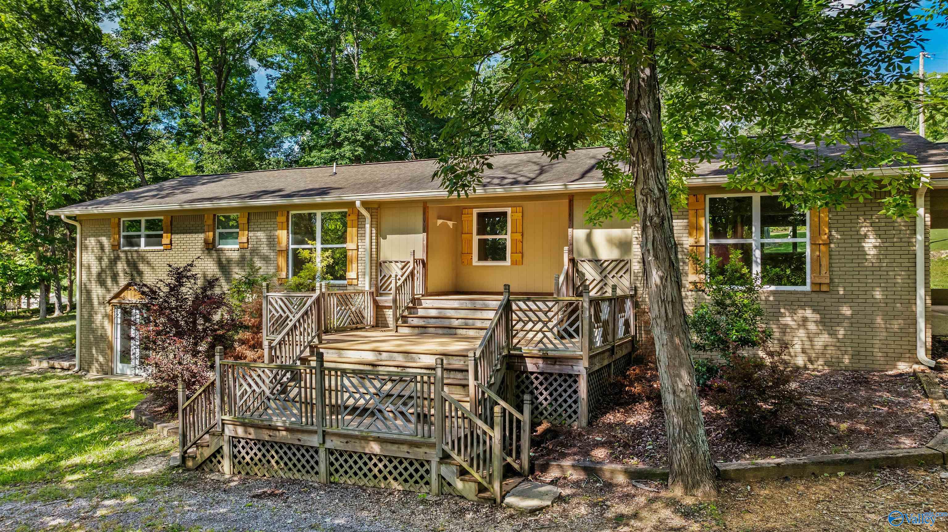 101 Dogwood Circle NW