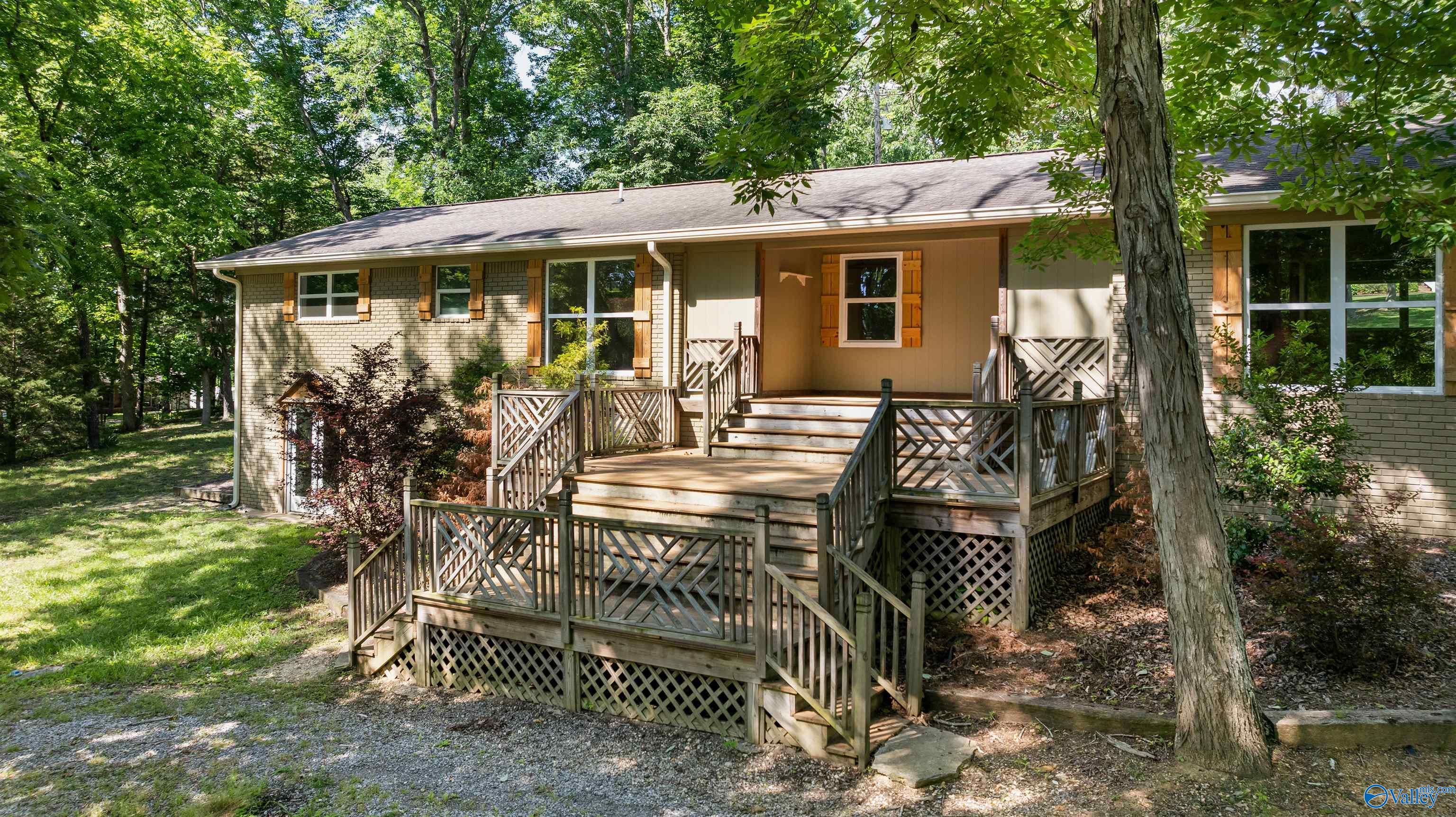 101 Dogwood Circle NW