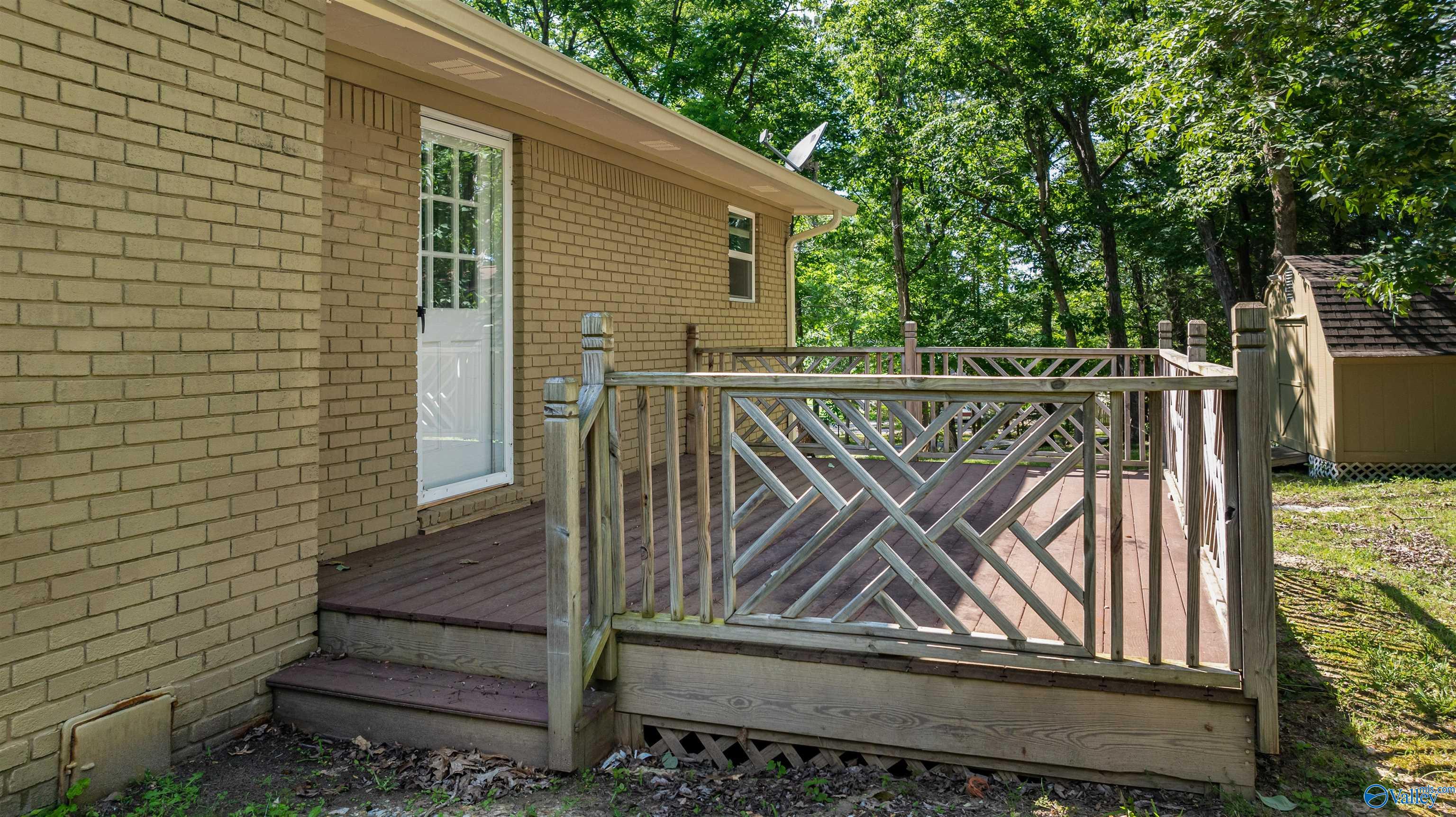 101 Dogwood Circle NW