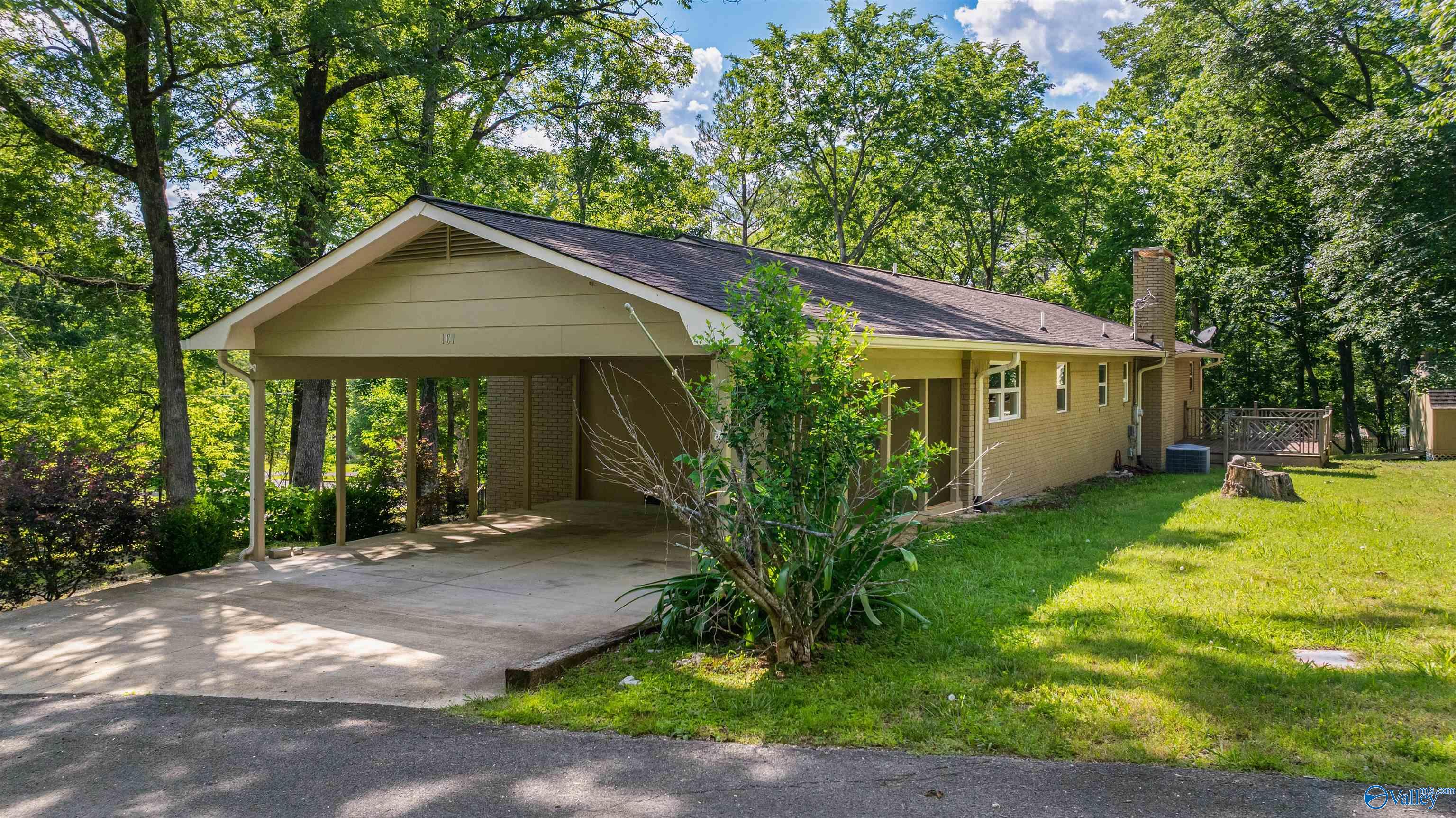 101 Dogwood Circle NW
