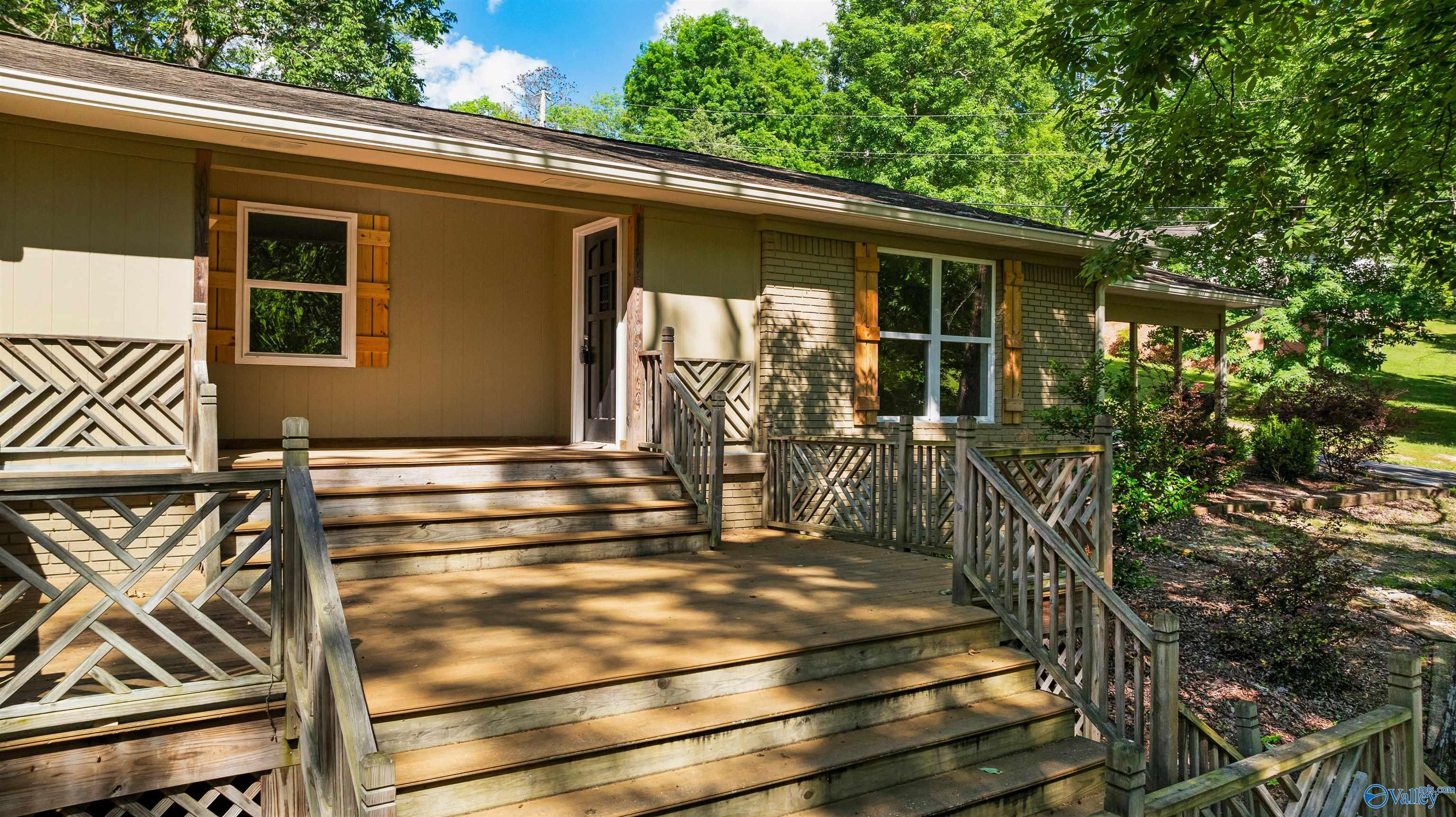 101 Dogwood Circle NW