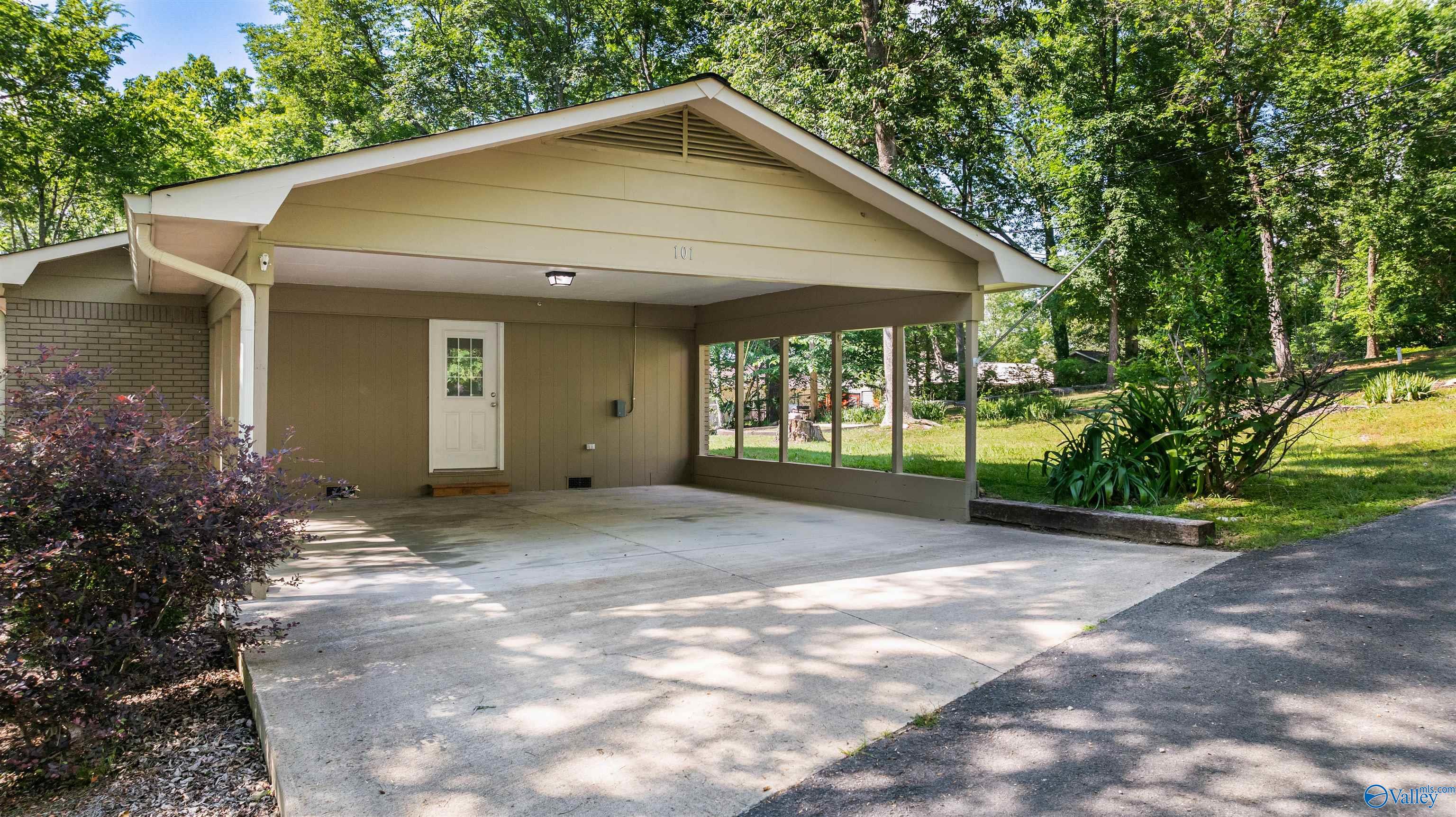 101 Dogwood Circle NW