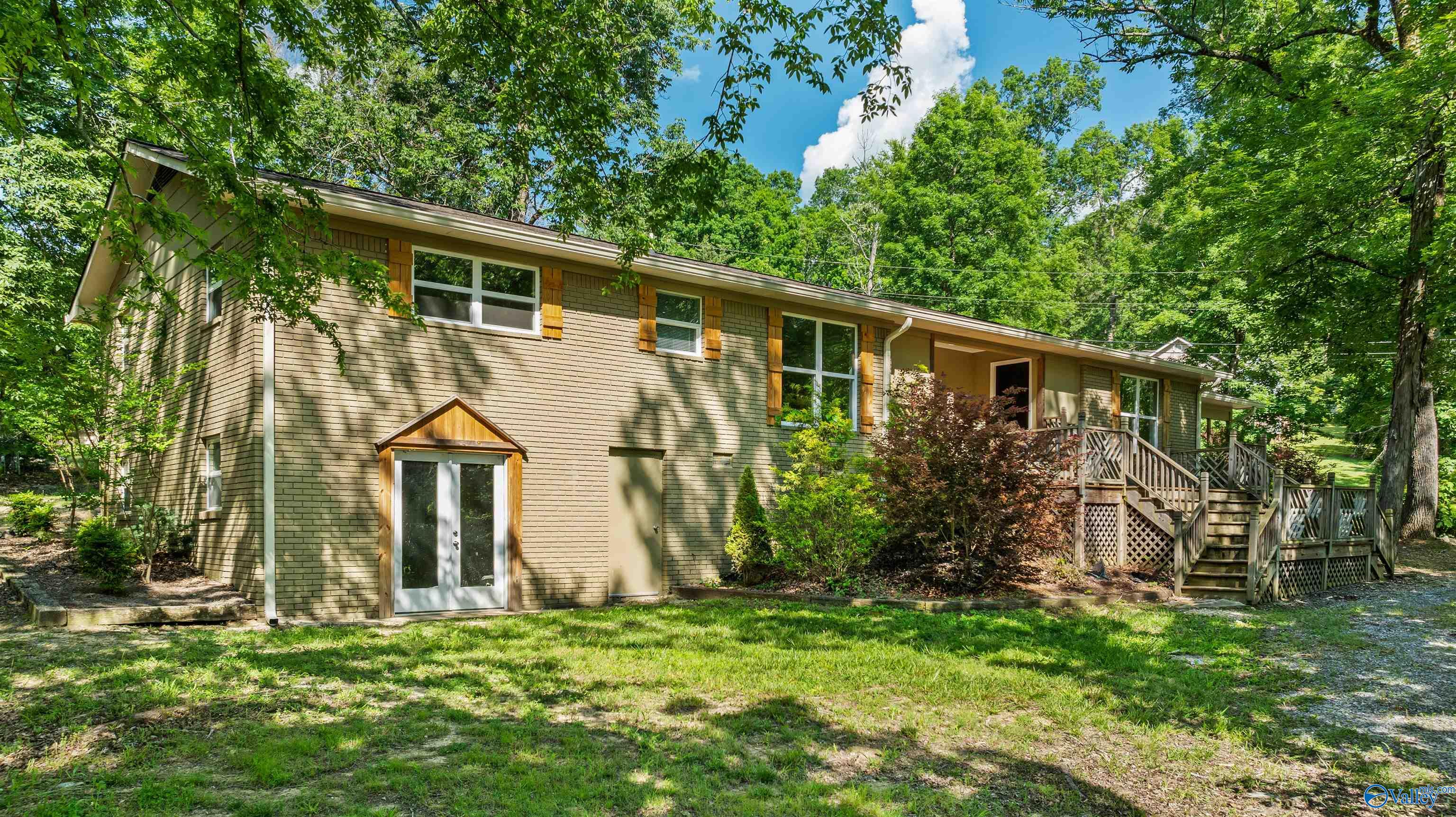 101 Dogwood Circle NW