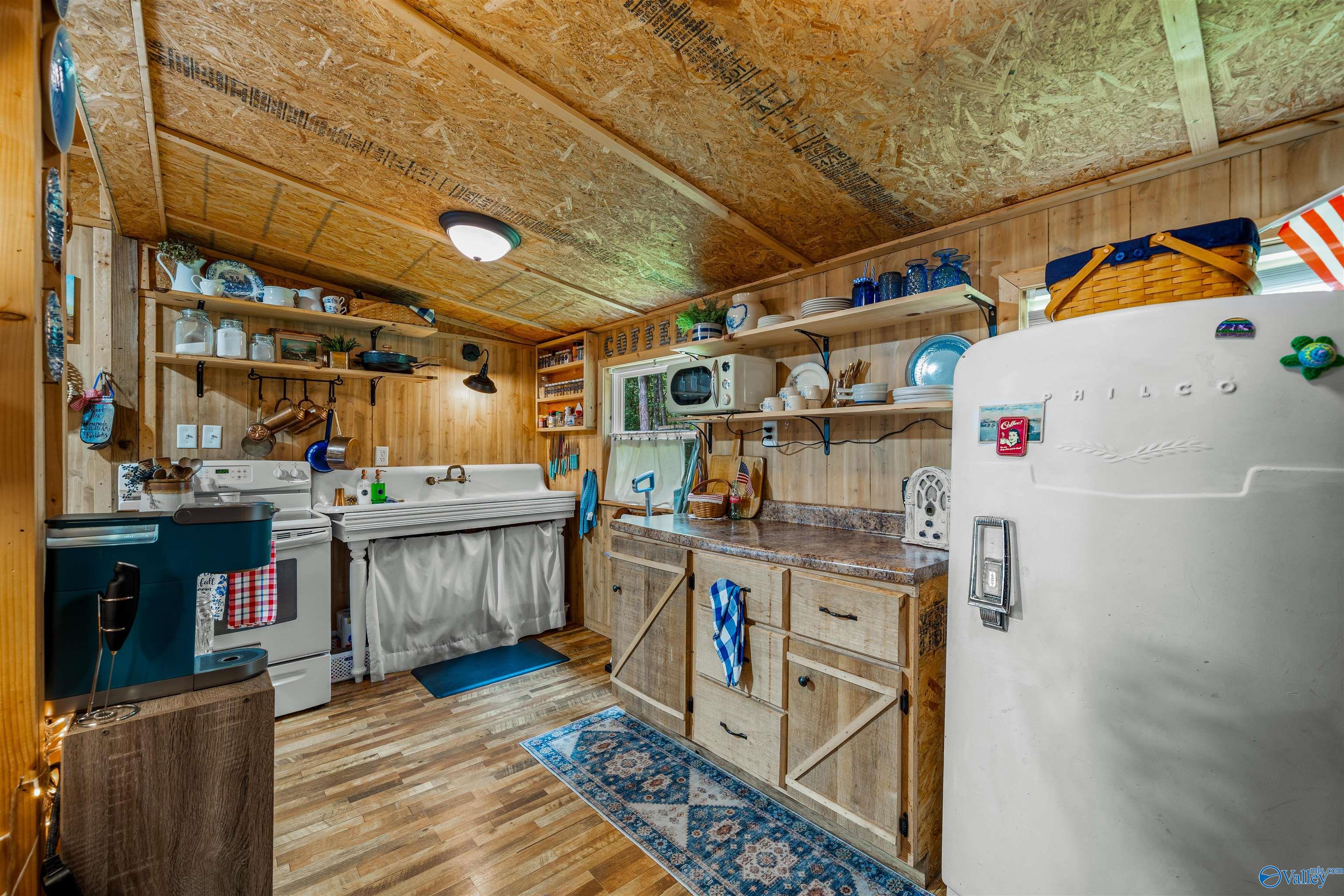 4467 East River Road